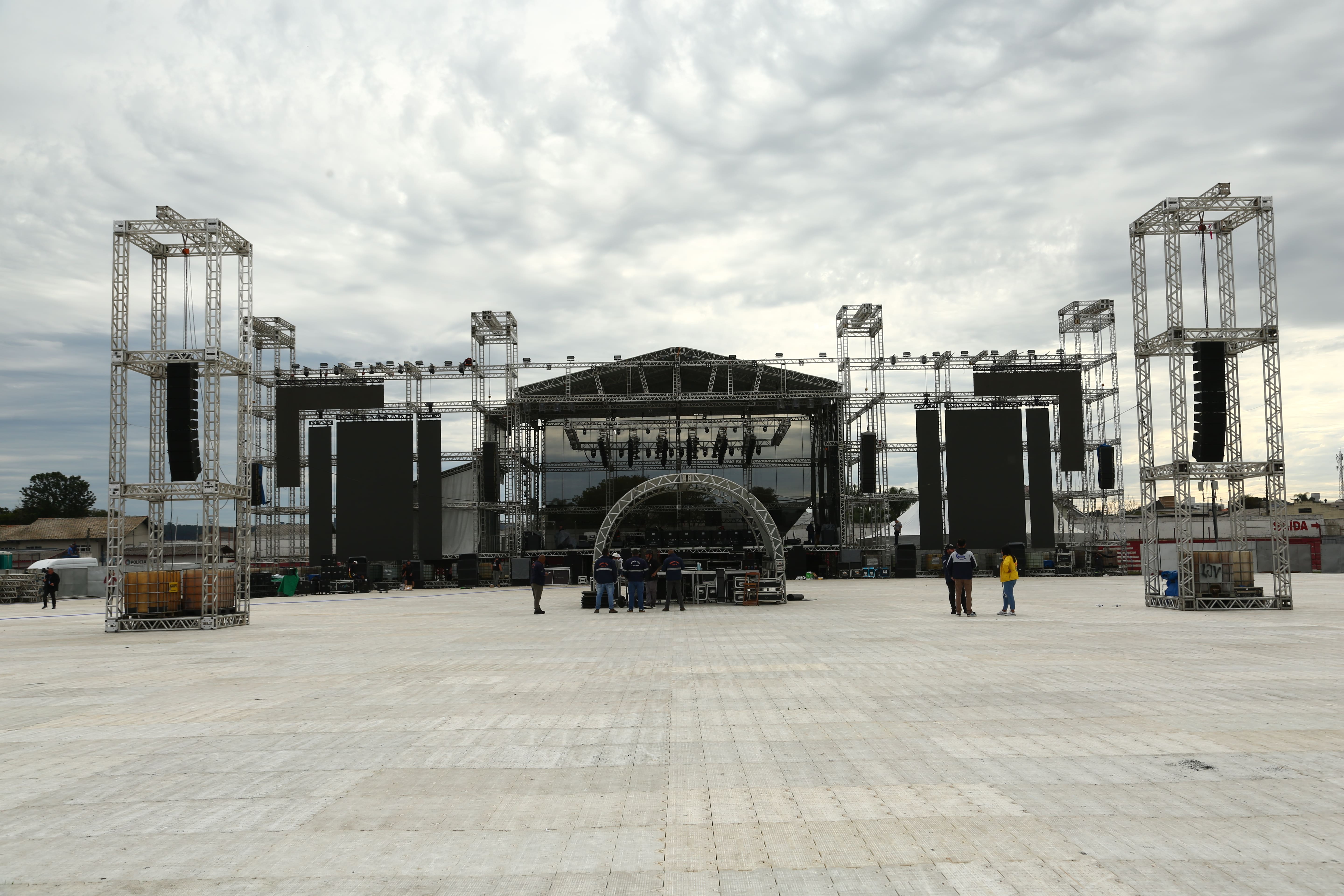 Prefeitura de Lages 35ª Festa Nacional do Pinhão inicia shows nacionais com megaestrutura no Palco Principal do Estádio Municipal Vidal Ramos Júnior