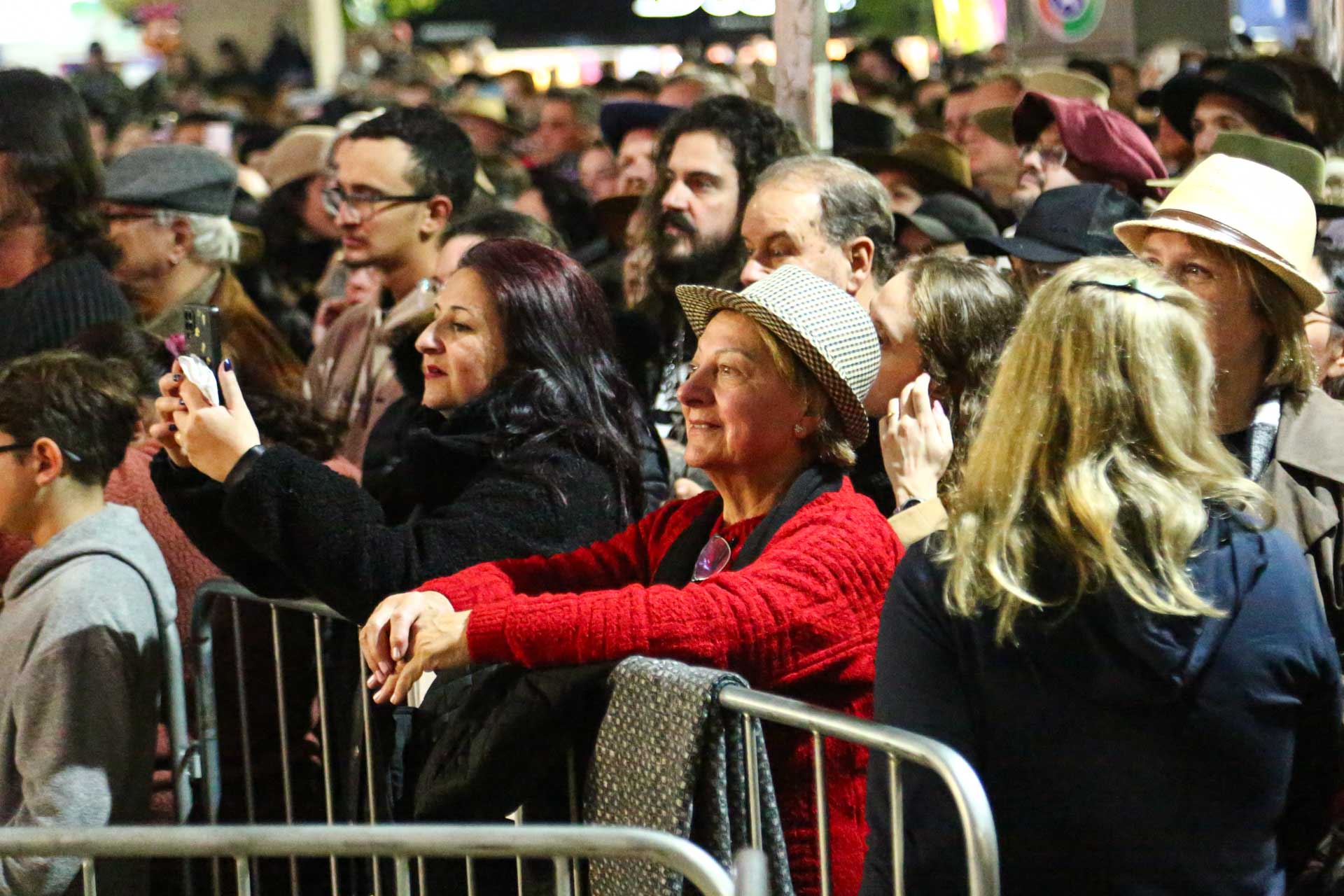 Prefeitura de Lages Luiz Marenco aquece noite da Praça João Costa na 35ª Festa Nacional do Pinhão 