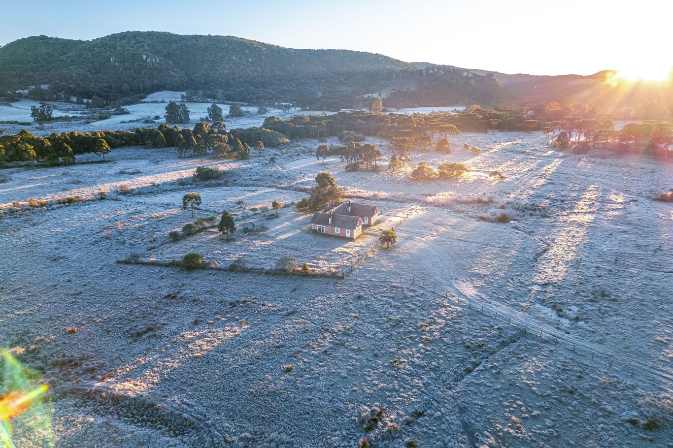 Prefeitura de Lages Temperaturas negativas cobrem Lages de branco e exigem cuidados da população