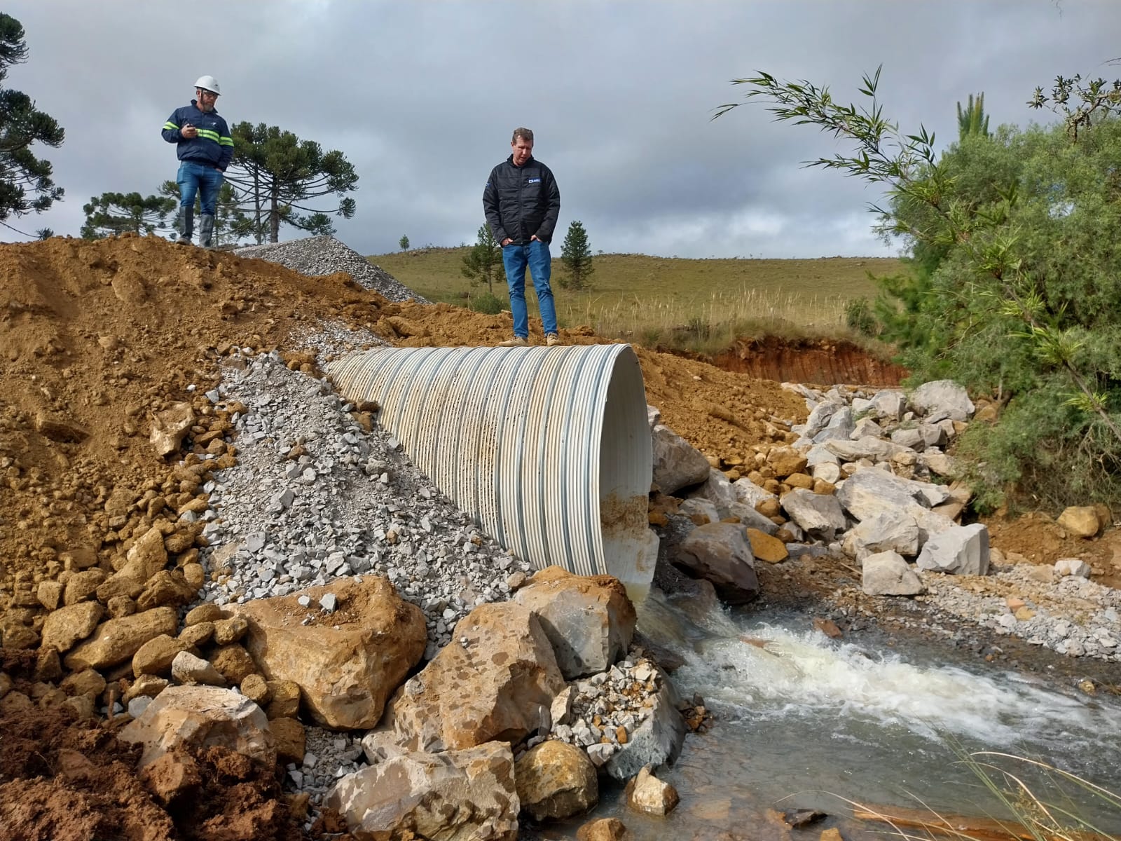 Prefeitura de Lages Prefeitura de Lages atende pedidos da comunidade rural e reconstrói 15 pontes