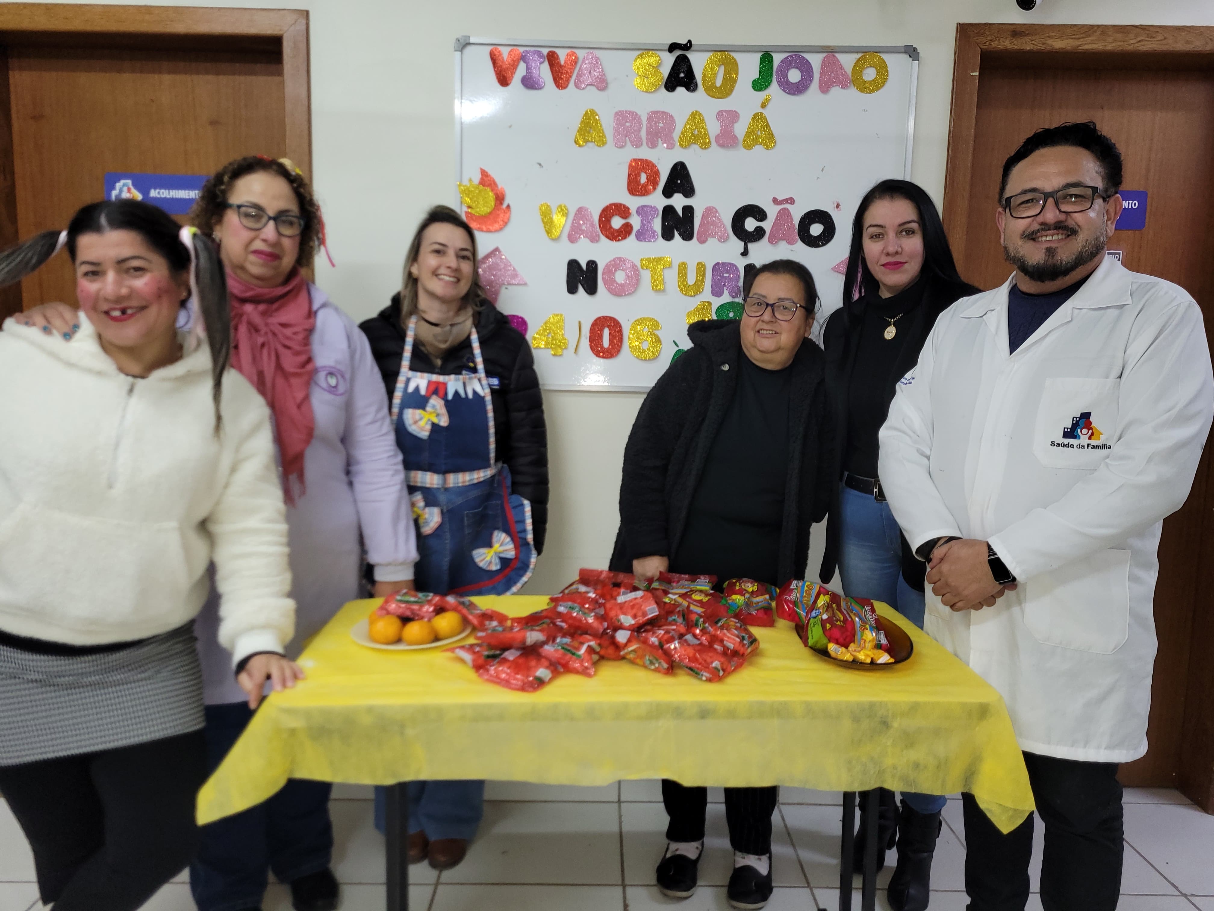 Prefeitura de Lages Em clima de festa junina, equipe da Unidade Básica de Saúde do bairro São Miguel promoveu Campanha de Vacinação Noturna