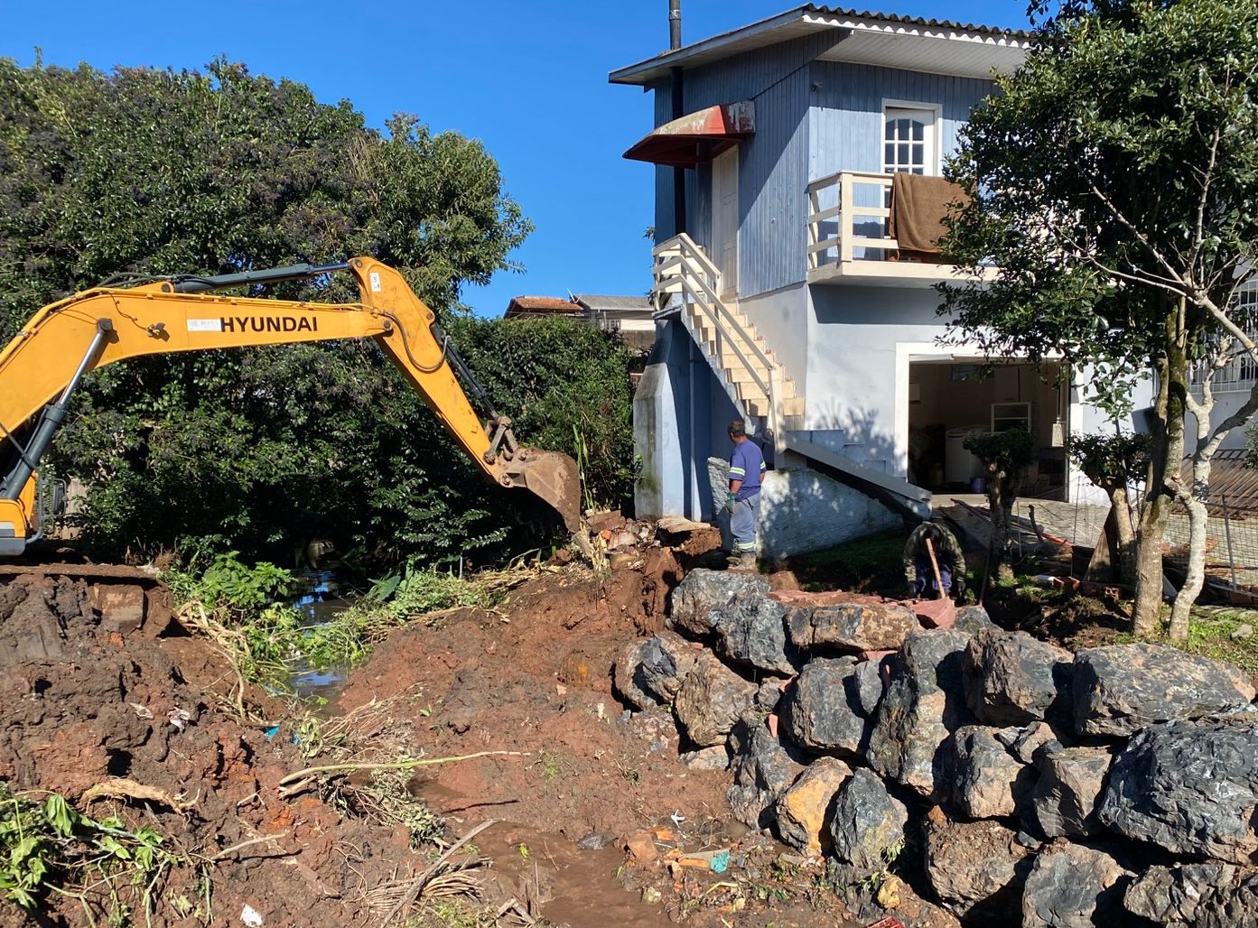 Prefeitura de Lages Infraestrutura sustentável: Obras de contenção de encostas avançam em Lages