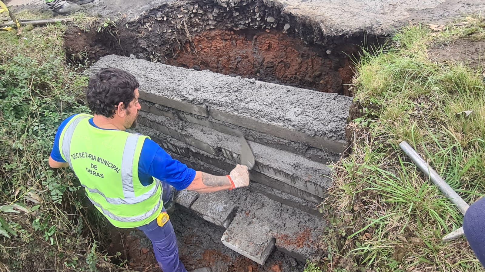 Prefeitura de Lages Após fortes chuvas, Secretaria de Obras e Infraestrutura executa serviços emergenciais na Avenida Carahá