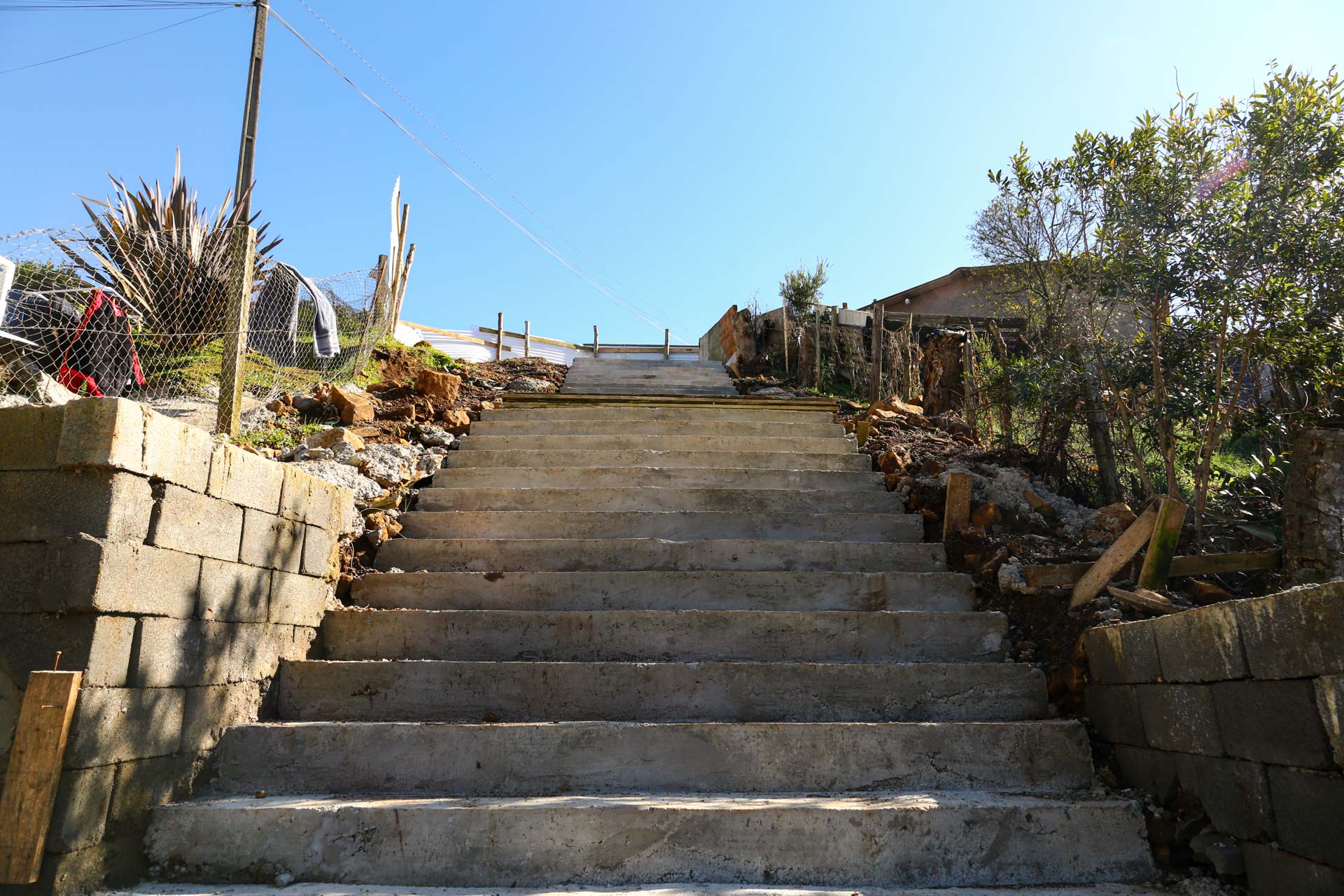 Prefeitura de Lages Construção de escadaria avança no bairro Promorar
