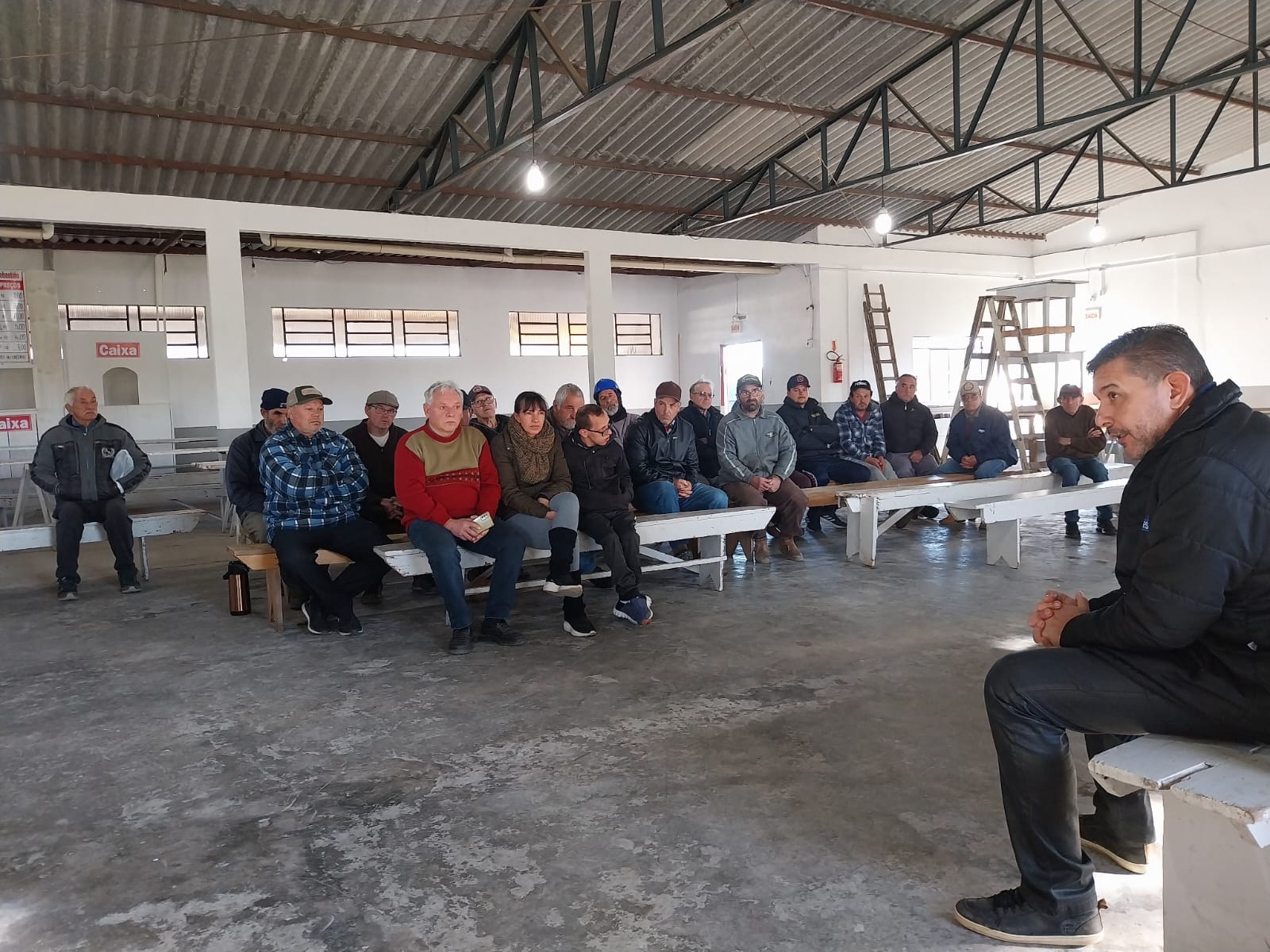 Prefeitura de Lages Comunidade de Entrada do Campo repassa demandas à Secretaria da Agricultura em reunião com propósito de aproximar e estreitar laços entre Prefeitura e cidadãos