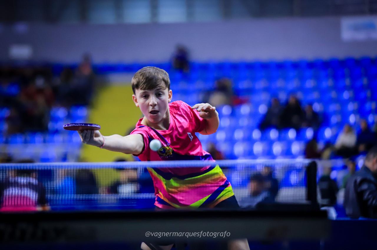 Prefeitura de Lages Henrique César Faita é destaque de Lages para brigar por medalha no tênis de mesa dos Jesc, em Blumenau