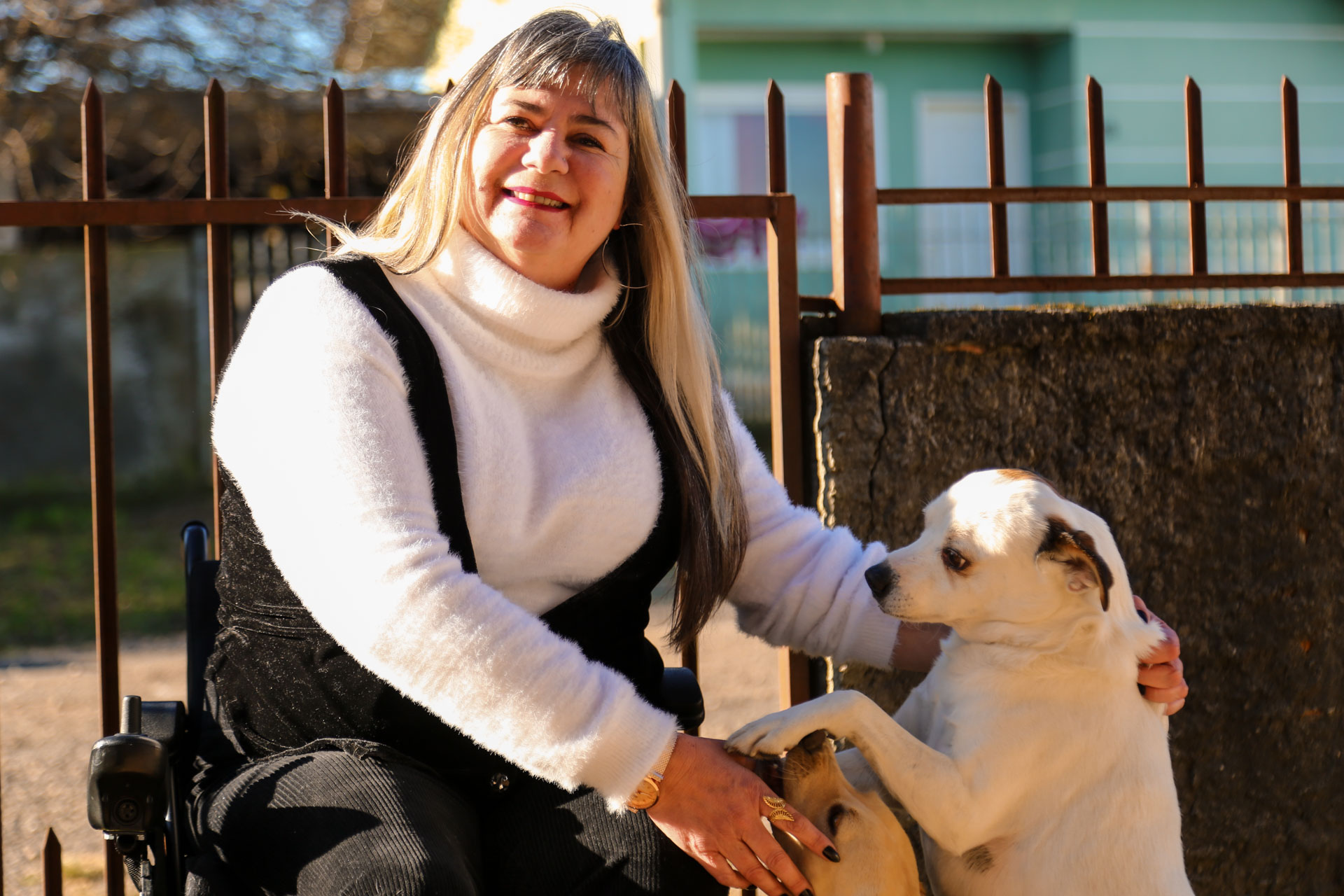 Prefeitura de Lages Orgulho Lageano ❤️ - Deise e sua missão na Terra de ser instrumento de Deus para levar esperança e motivação as outras pessoas através das artes, esporte, literatura e da polinização do amor  