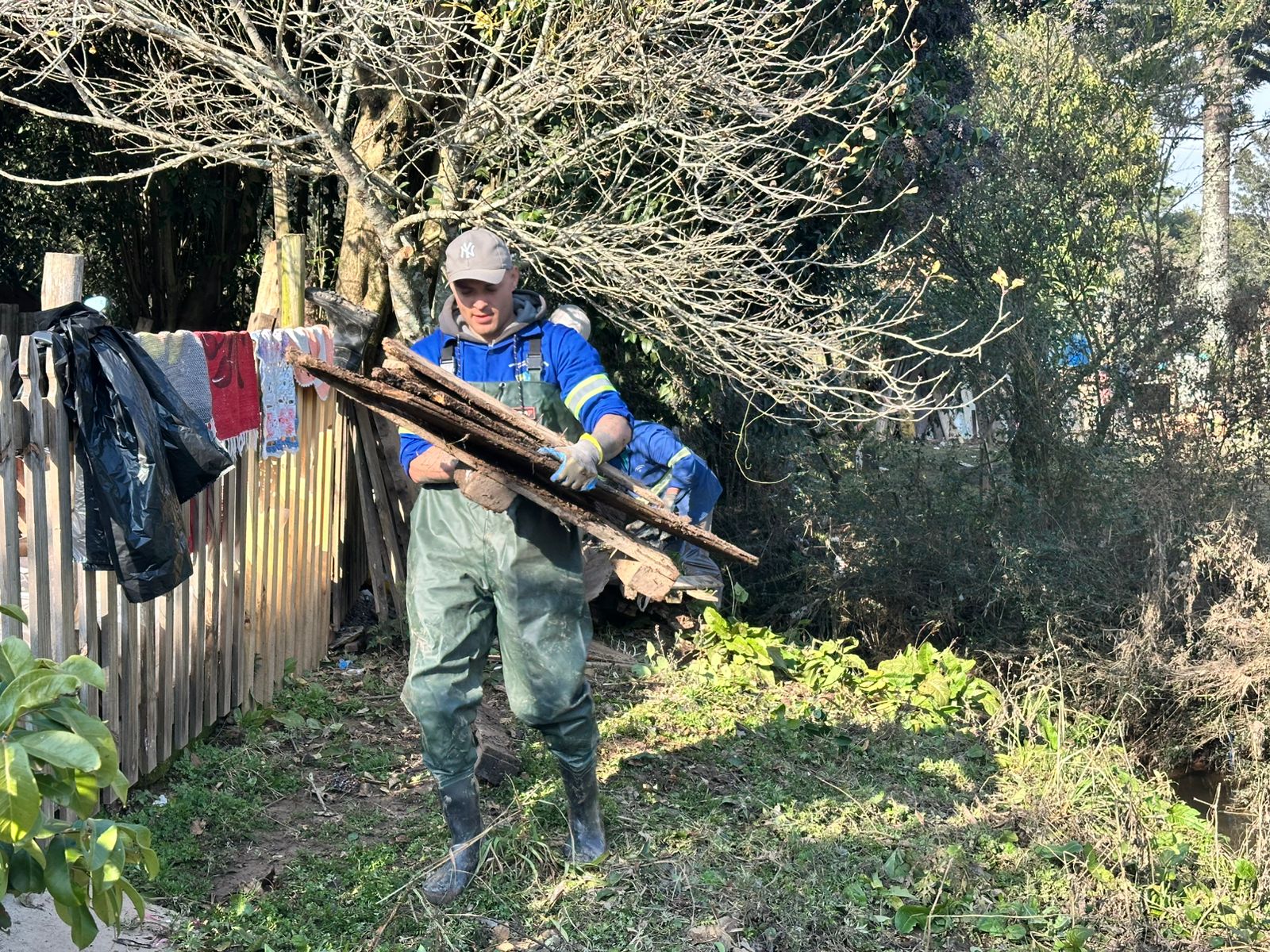 Prefeitura de Lages Secretaria de Serviços Públicos realiza ação intensa de limpeza em córregos e promove melhorias em bairros de Lages
