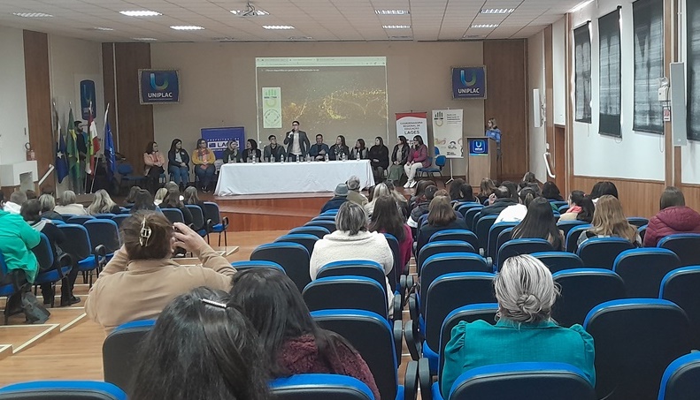 Prefeitura de Lages Secretaria da Educação participa do 1º Fórum de Partilha do Pacto Nacional pela Superação do Analfabetismo e Qualificação da Educação de Jovens e Adultos
