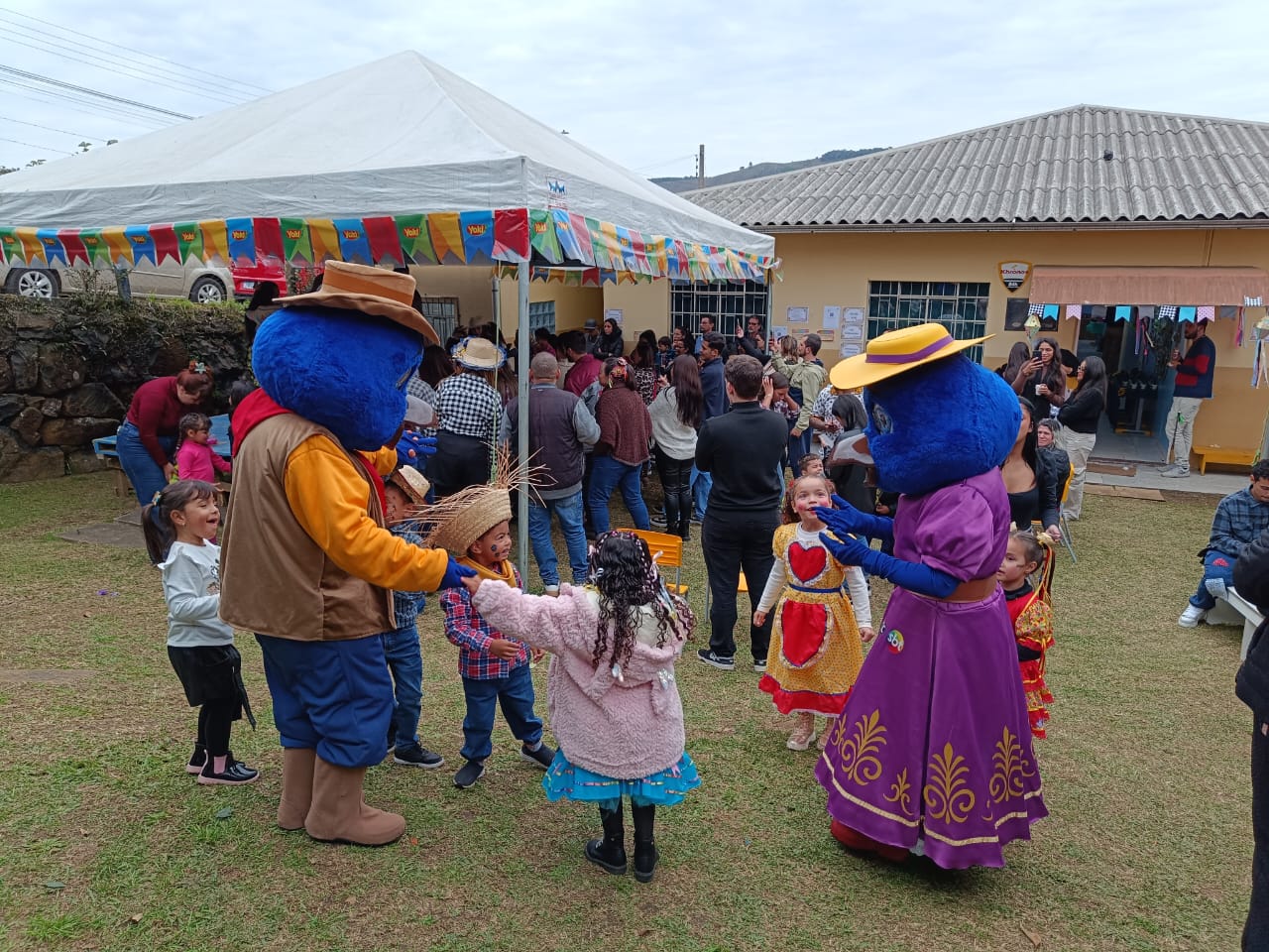 Prefeitura de Lages Festas Julinas movimentaram o sábado em diversas Unidades de Ensino municipais