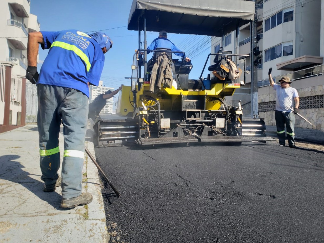 Prefeitura de Lages Asfalto totalmente recuperado por equipes da Prefeitura nos bairros Centro e São Cristóvão