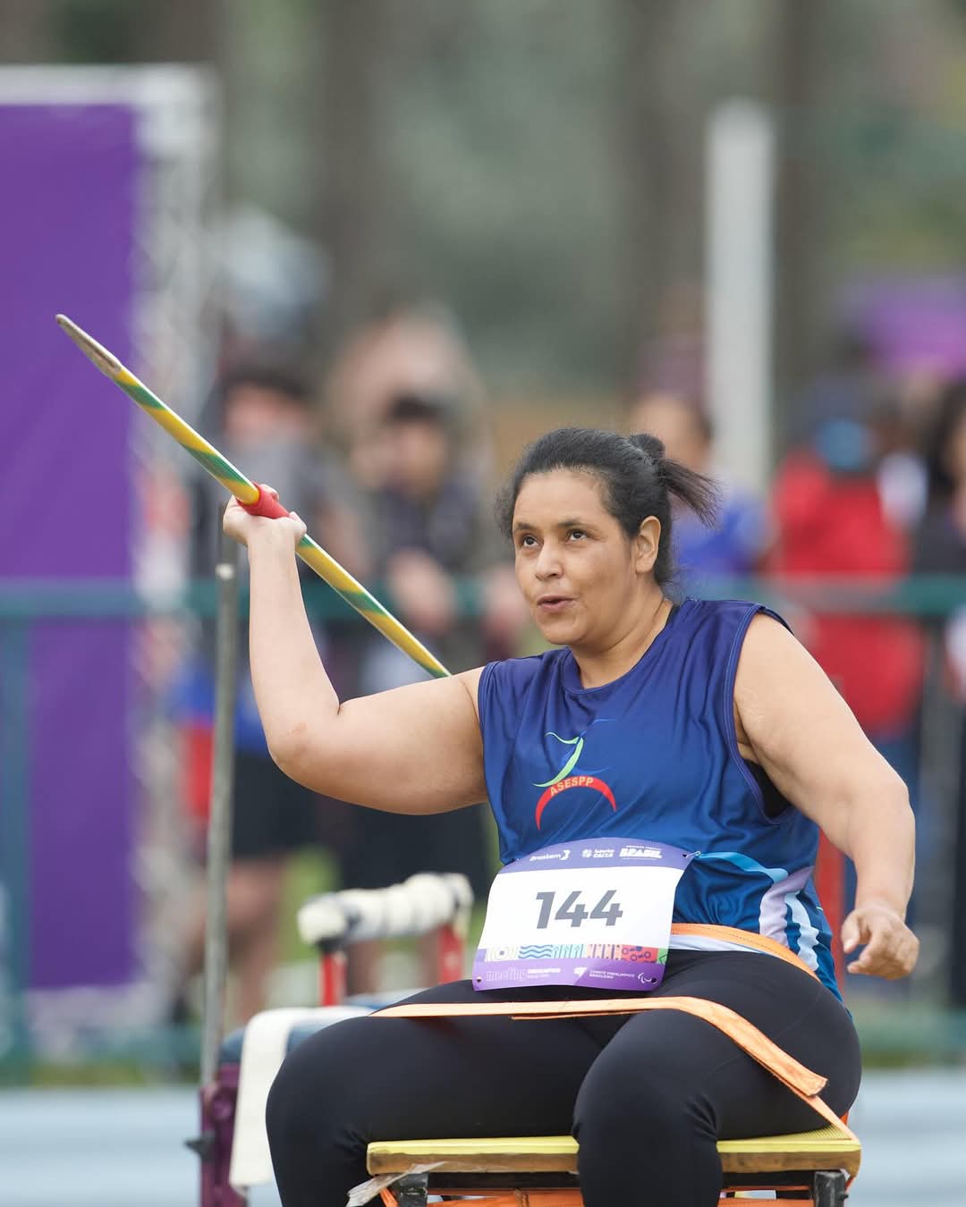Prefeitura de Lages Orgulho Lageano ❤️ - Adriana prova para si mesma que pode chegar ainda mais longe e cativa as pessoas com sua simpatia e otimismo