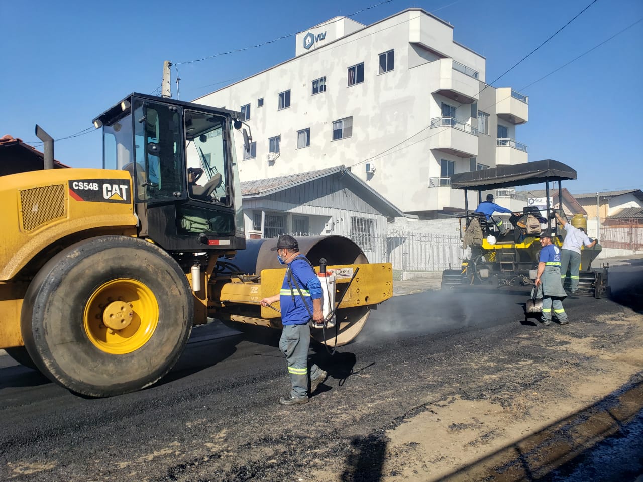 Prefeitura de Lages Prefeitura de Lages já utilizou 10 mil toneladas de massa asfáltica em obras próprias e reparos no Município