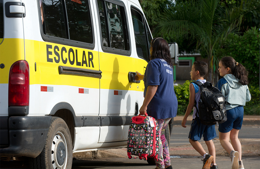 Prefeitura de Lages Diretran alerta transportadores escolares sobre prazo para renovação de autorização