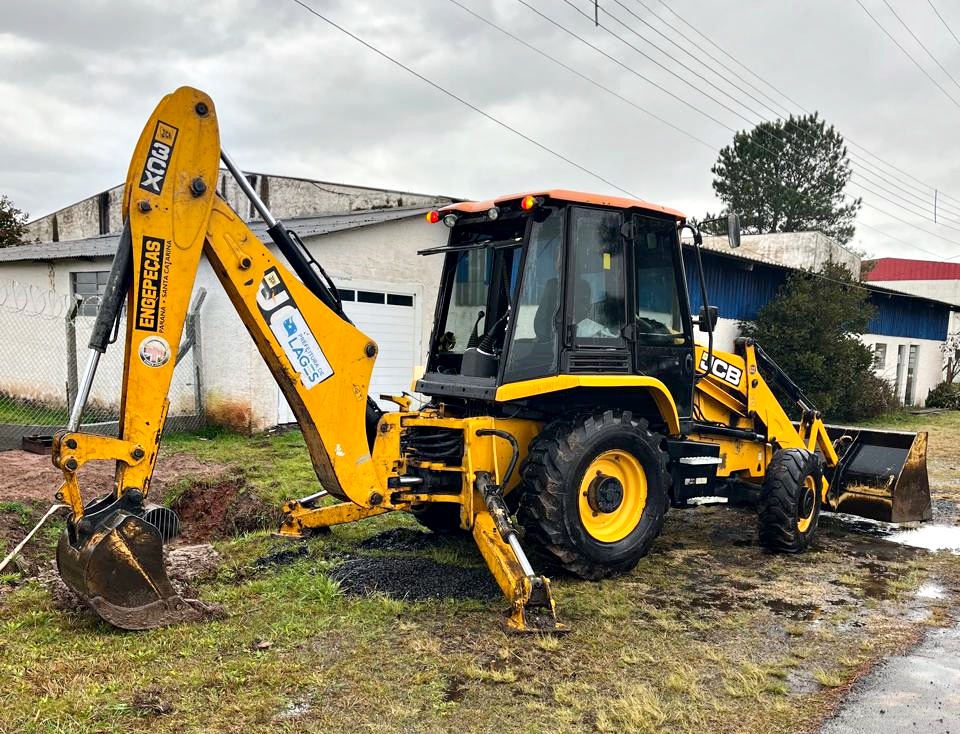 Prefeitura de Lages Ação da Secretaria de Serviços Públicos promove limpeza e manutenção da pista do Aeroporto Municipal de Lages
