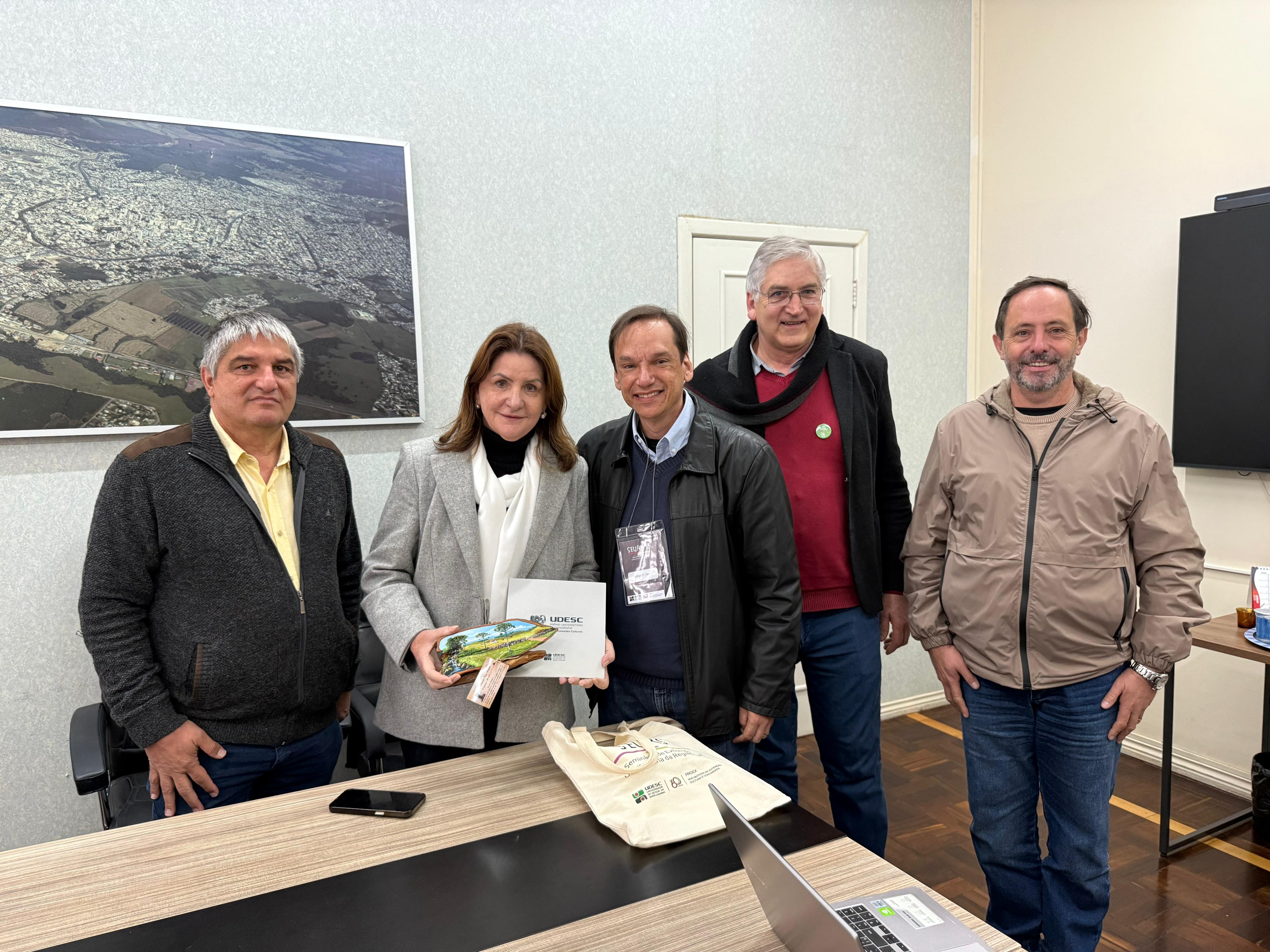 Prefeitura de Lages Reunião entre Município e Udesc define regularização fundiária e destino de terrenos pertencentes ao campus de Lages