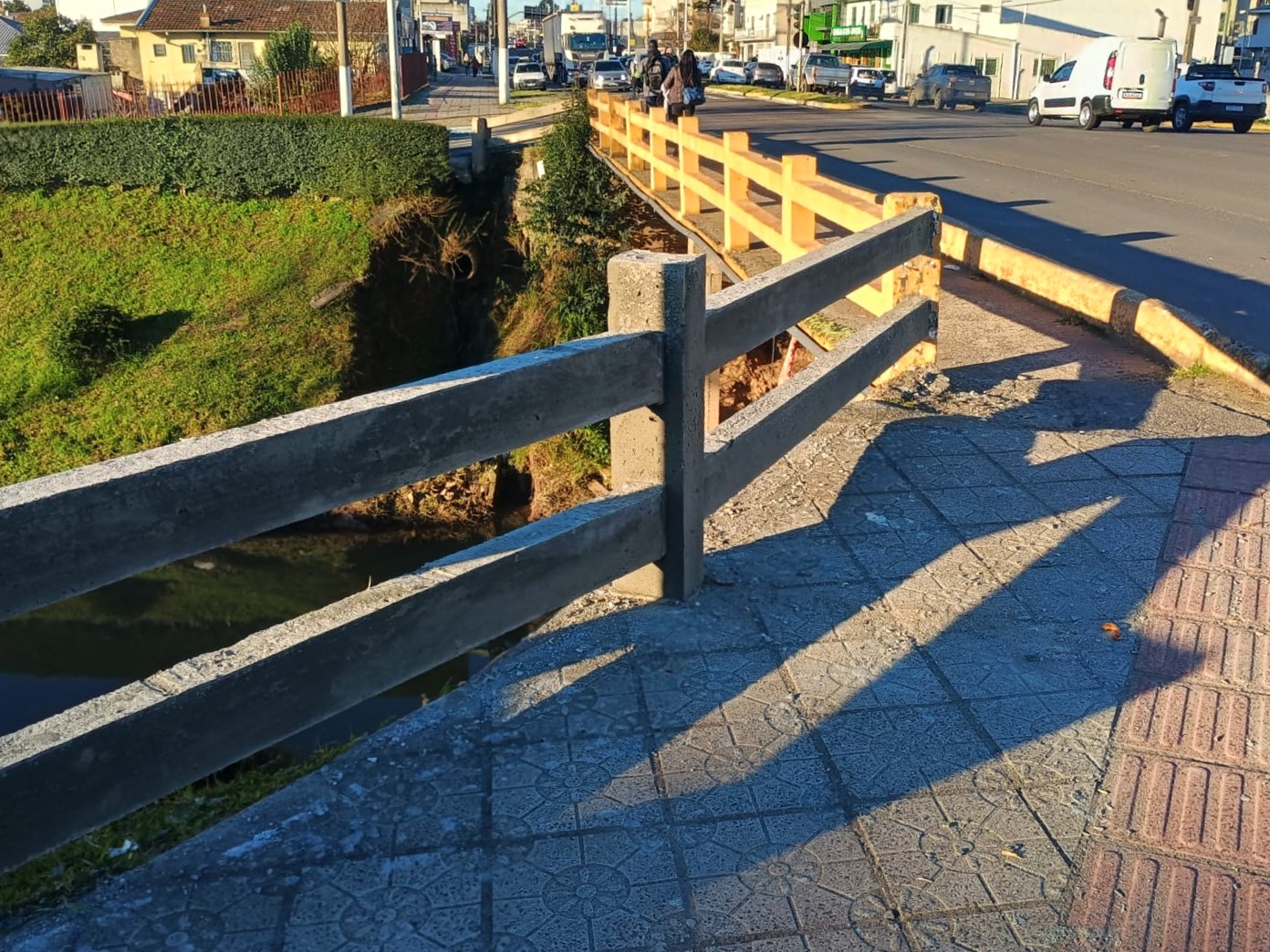 Prefeitura de Lages Segurança e agilidade: Prefeitura instala guarda-corpos em pontes que apresentavam risco a pedestres
