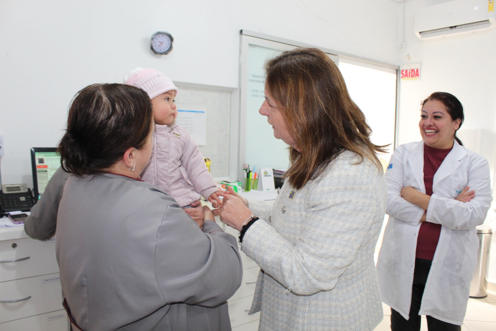 Prefeitura de Lages Prefeita Carmen Zanotto percorre UBSs de Lages para avaliar serviços de saúde e ouvir demandas de profissionais e da comunidade