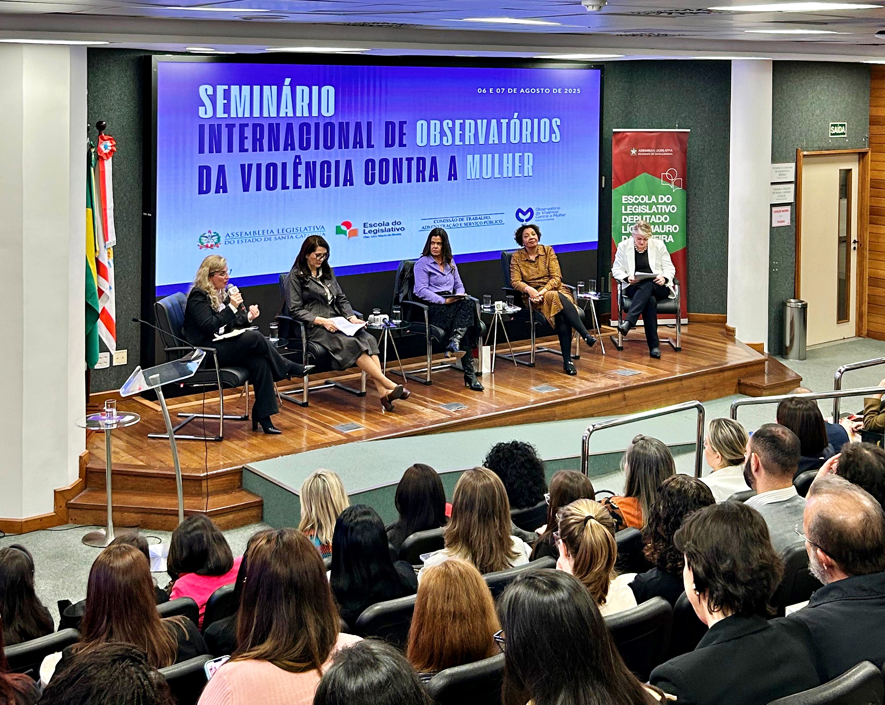 Prefeitura de Lages Lages apresenta iniciativas pioneiras no combate à violência contra a mulher em seminário internacional na Alesc