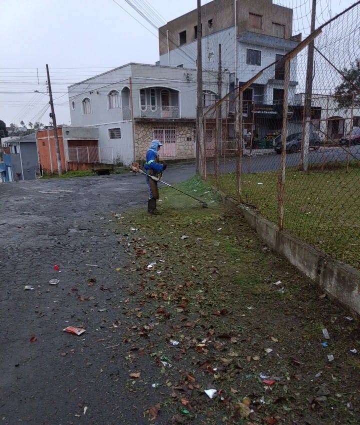 Prefeitura de Lages Secretaria de Serviços Públicos desenvolve ações simultâneas de manutenção urbana em diversos bairros