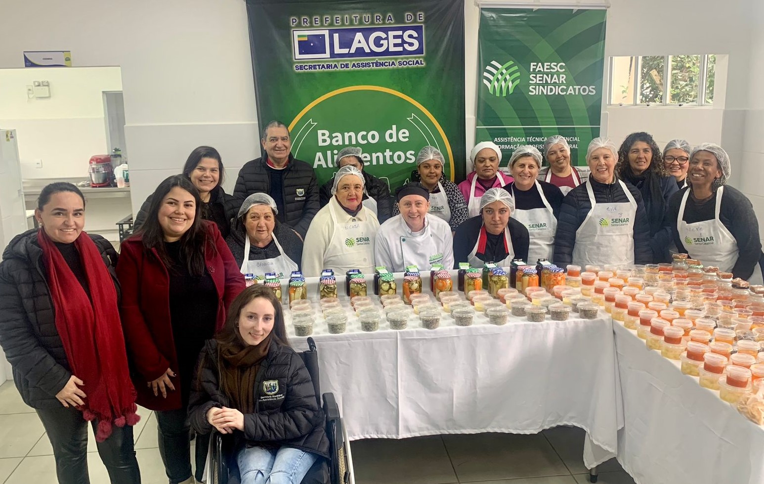 Prefeitura de Lages Conhecimento e renda: Banco de Alimentos promove oficina de conservas em parceria com o SENAR