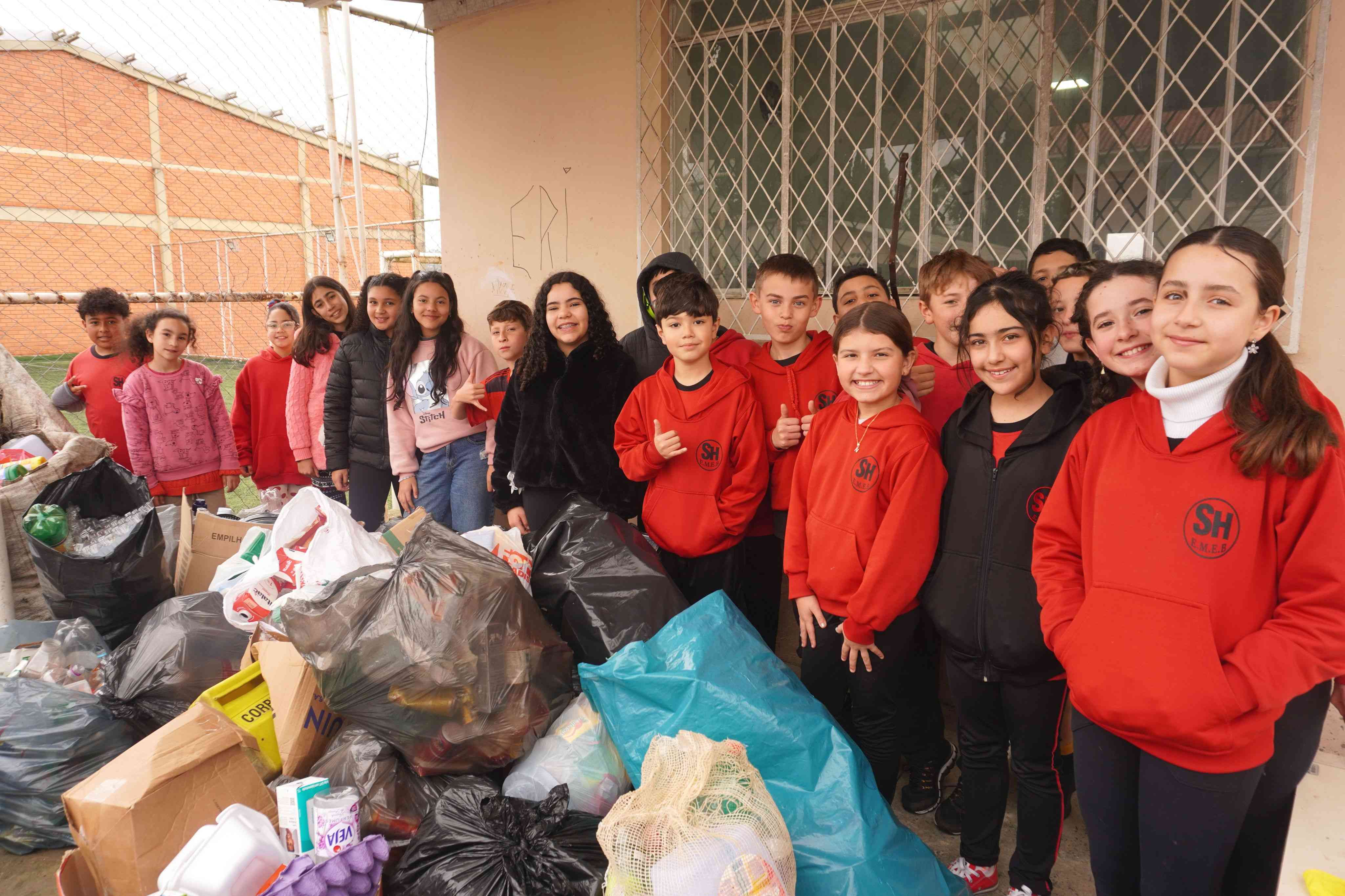 Prefeitura de Lages Projeto ambiental da Emeb Santa Helena já arrecadou mais de 11 toneladas de resíduos recicláveis