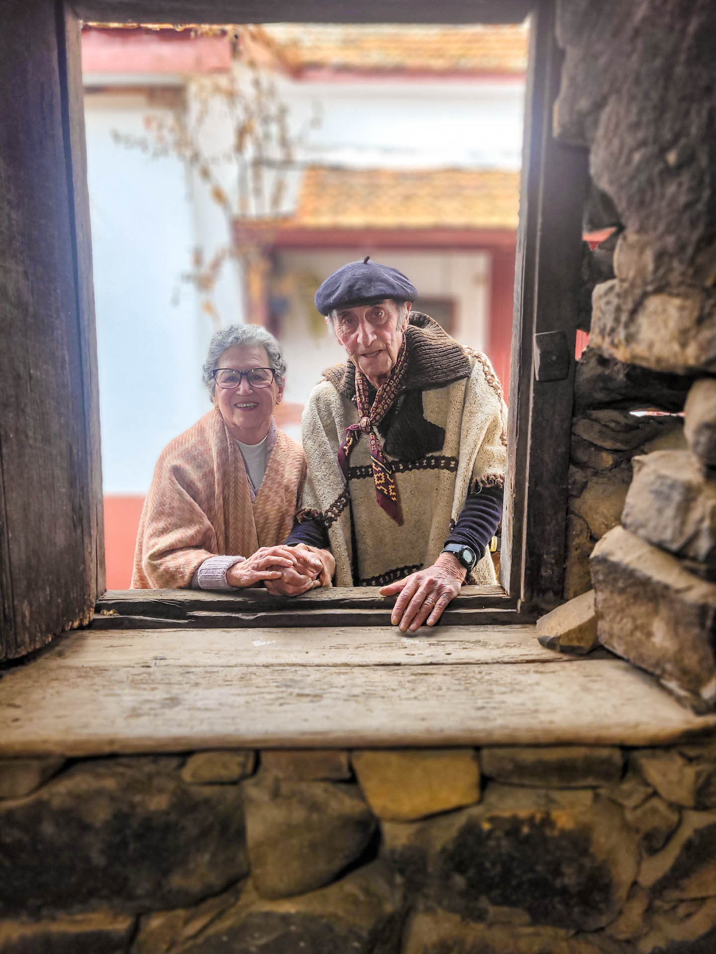 Prefeitura de Lages Orgulho Lageano ❤️ - Um presente neste feriado de Dia de Nossa Senhora dos Prazeres, a Mãe Padroeira de Lages - A bela história de filme do romântico e galanteador peão campeiro Laélio, o “contador” contador de histórias, e sua prenda Tânia