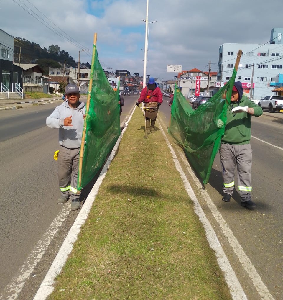 Prefeitura de Lages Ações de Serviços Públicos marcam início da semana em Lages