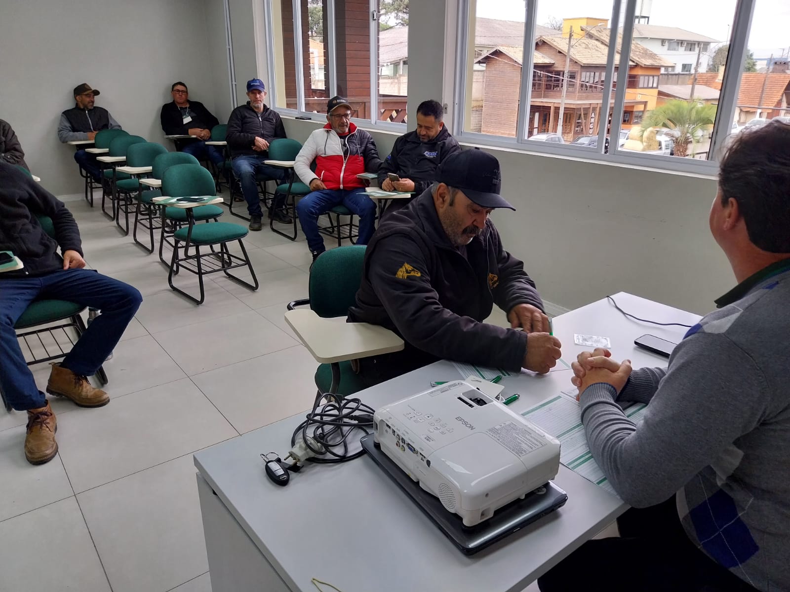 Prefeitura de Lages Tratoristas da Secretaria de Agricultura, Pecuária e Pesca participam de capacitação técnica