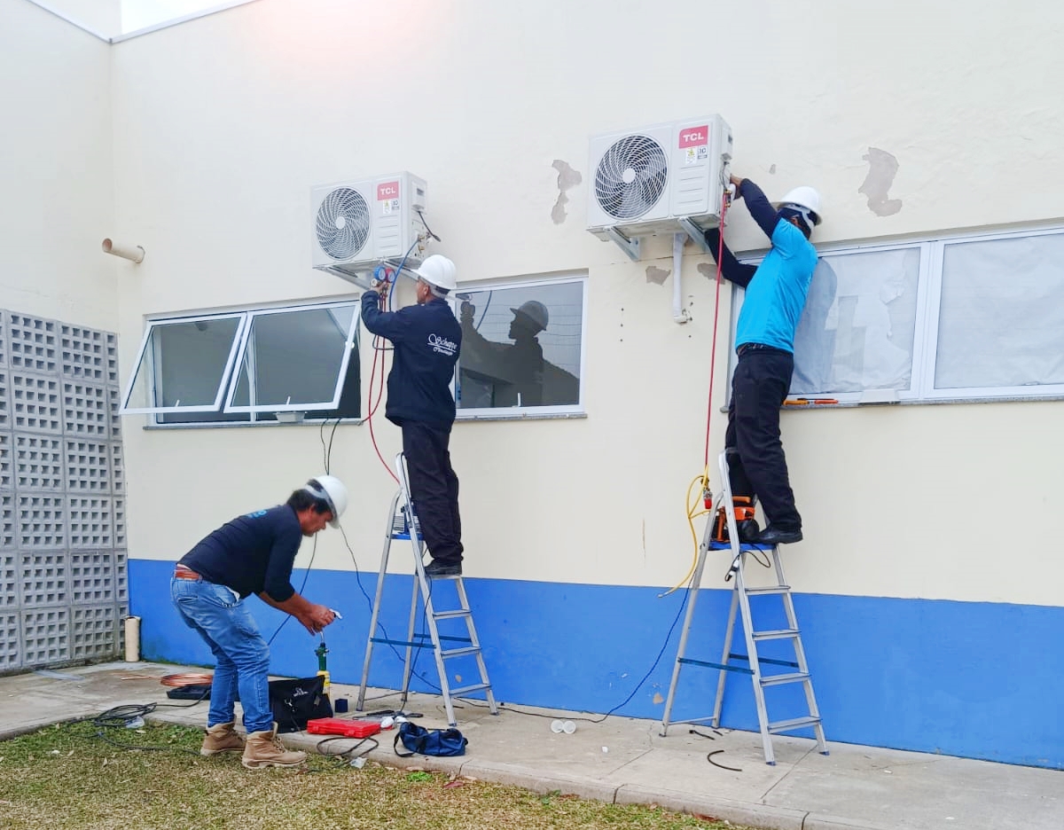 Prefeitura de Lages Unidades Básicas de Saúde de Lages recebem melhorias com instalação de condicionadores de ar, bebedouros e filtros de água