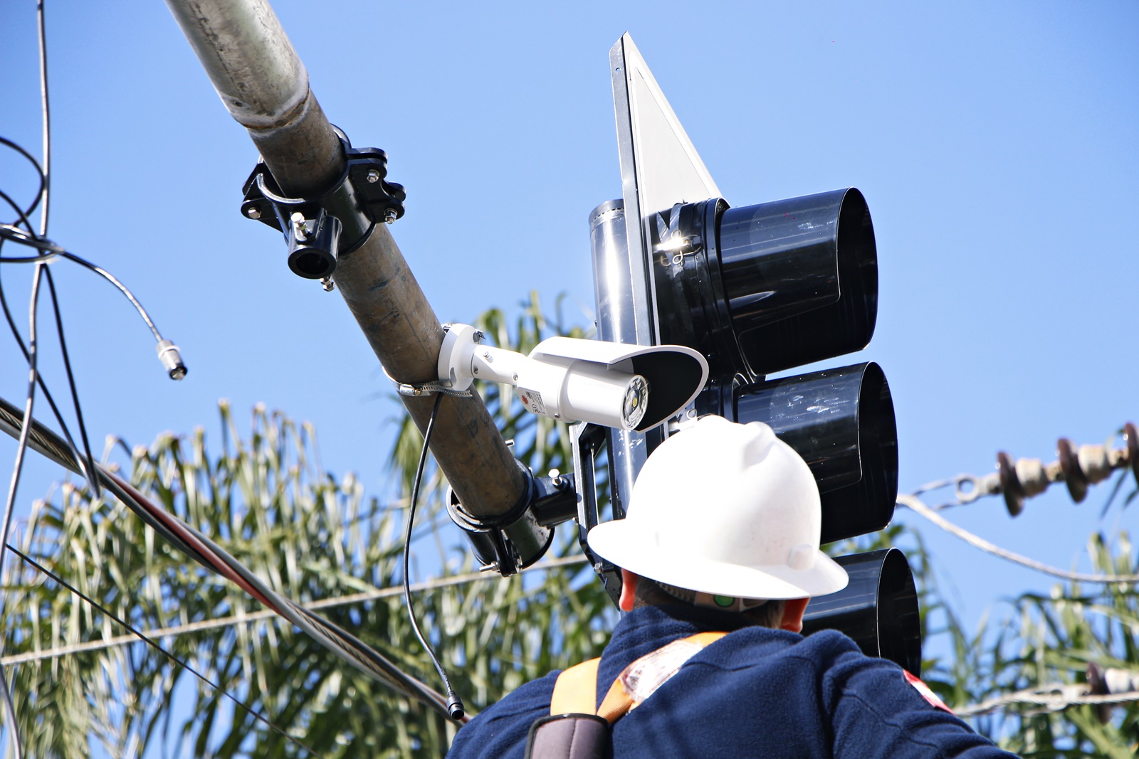 Prefeitura de Lages Instaladas as câmeras do semáforo inteligente na esquina da Rua Frei Gabriel com a Avenida Belisário Ramos