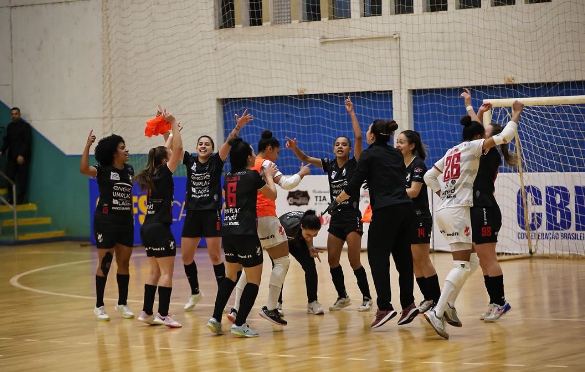 Prefeitura de Lages Leoas da Serra brilham na prorrogação e avançam às semifinais da Copa do Brasil