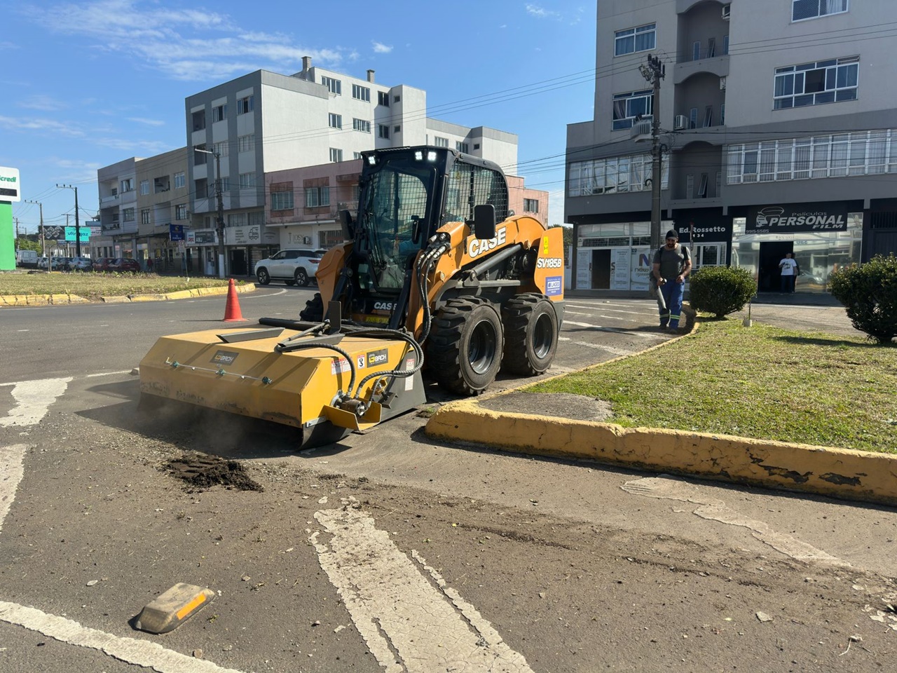 Prefeitura de Lages Prefeitura intensifica preparativos para o Desfile Cívico com ações de limpeza e manutenção em avenidas e praças