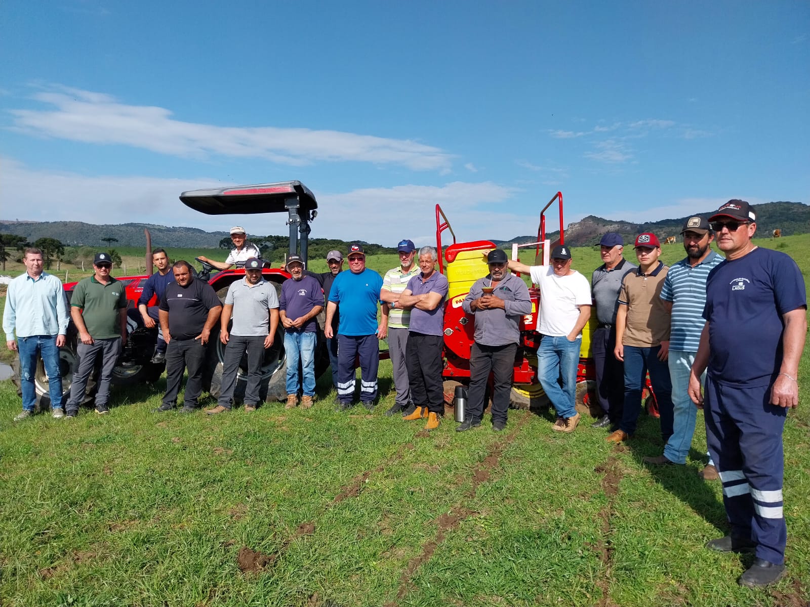 Prefeitura de Lages Tratoristas atualizam conhecimentos em curso técnico do Senar