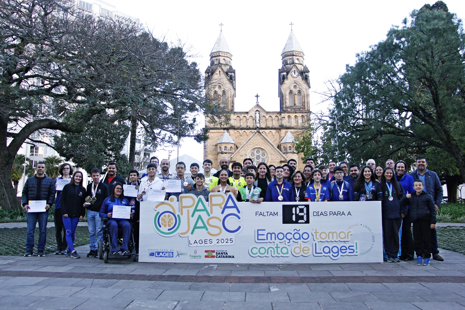 Prefeitura de Lages Atletas lageanos que brilharam em competições recentes são homenageados na Prefeitura
