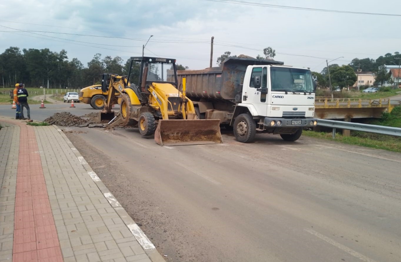 Prefeitura de Lages Prefeitura cobra reparos em trecho da Avenida Belisário Ramos pavimentado há cerca de dois anos