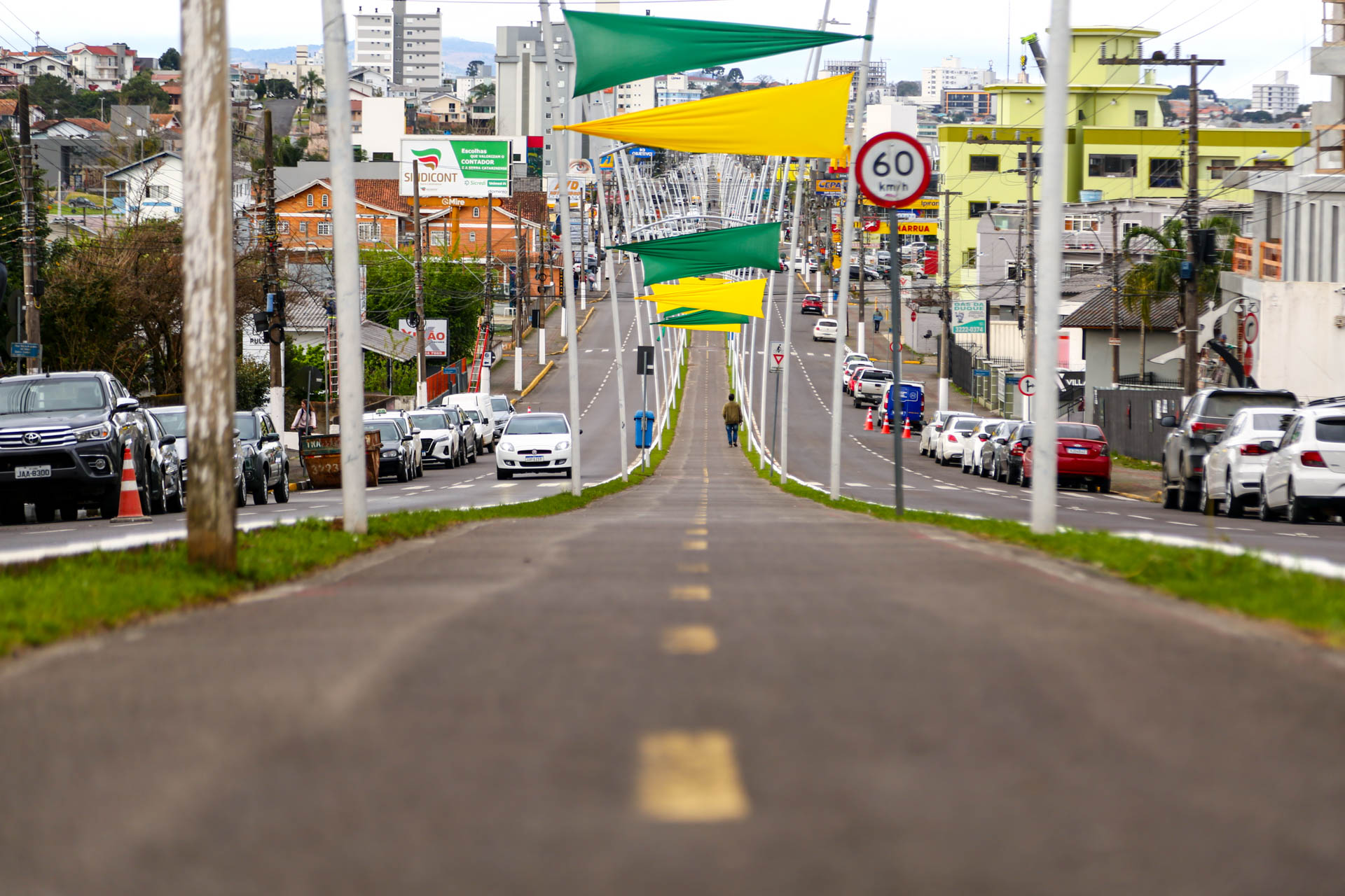 Prefeitura de Lages Avenidas Luiz de Camões e Duque de Caxias estão prontas para os desfiles cívicos