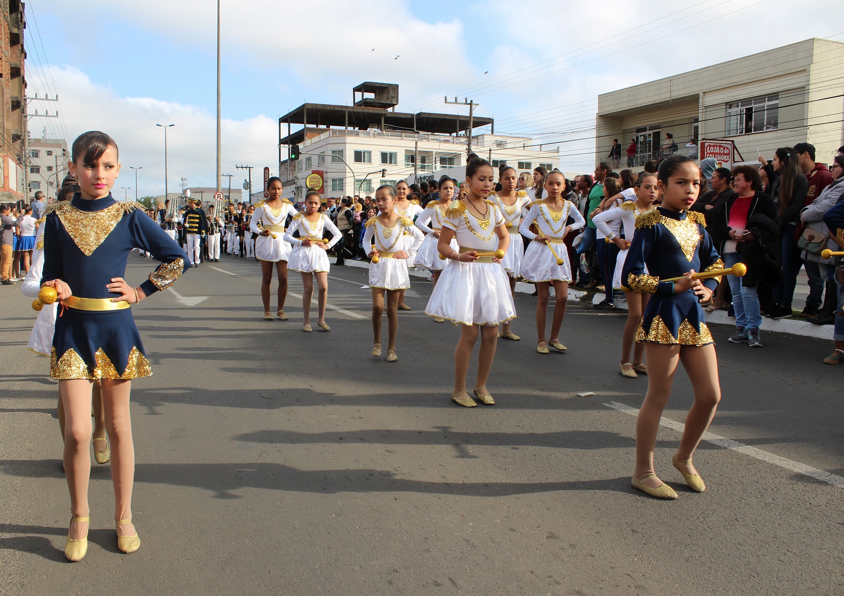Prefeitura de Lages Desfiles cívicos alterarão a rotina do trânsito no entorno das avenidas Luiz de Camões e Duque de Caxias neste fim de semana
