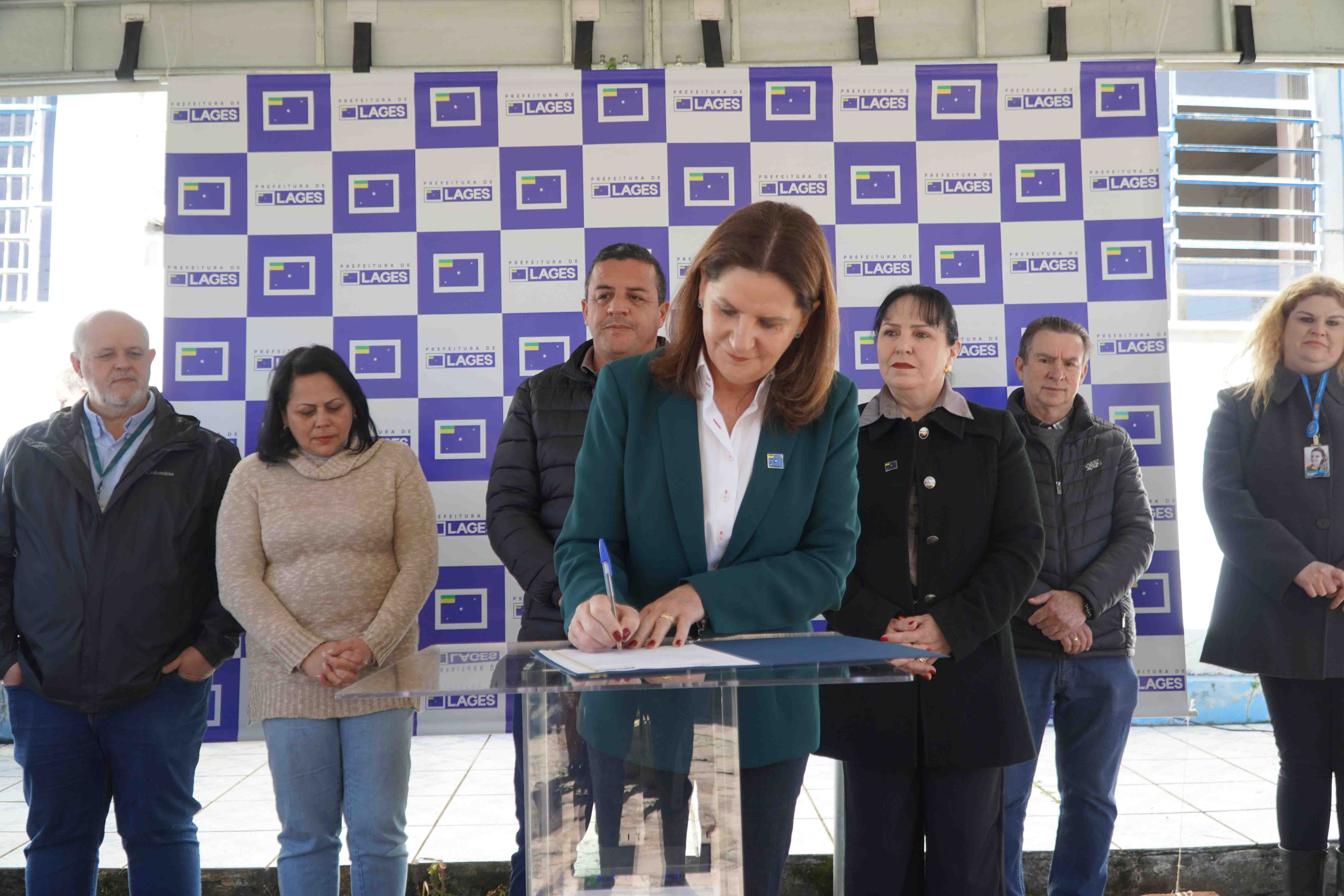 Prefeitura de Lages Obras de extensão da rede de abastecimento de água vão beneficiar mais de dez bairros de Lages