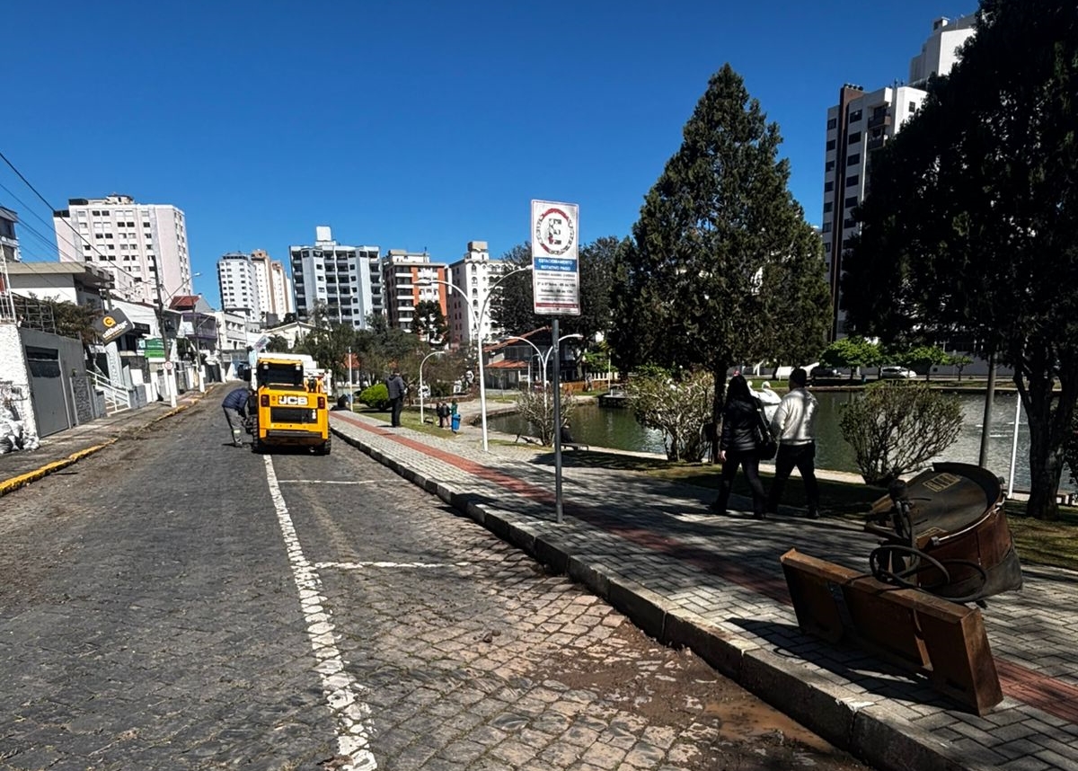 Prefeitura de Lages Prefeitura realiza força-tarefa de limpeza no Parque Jonas Ramos nesta quarta-feira