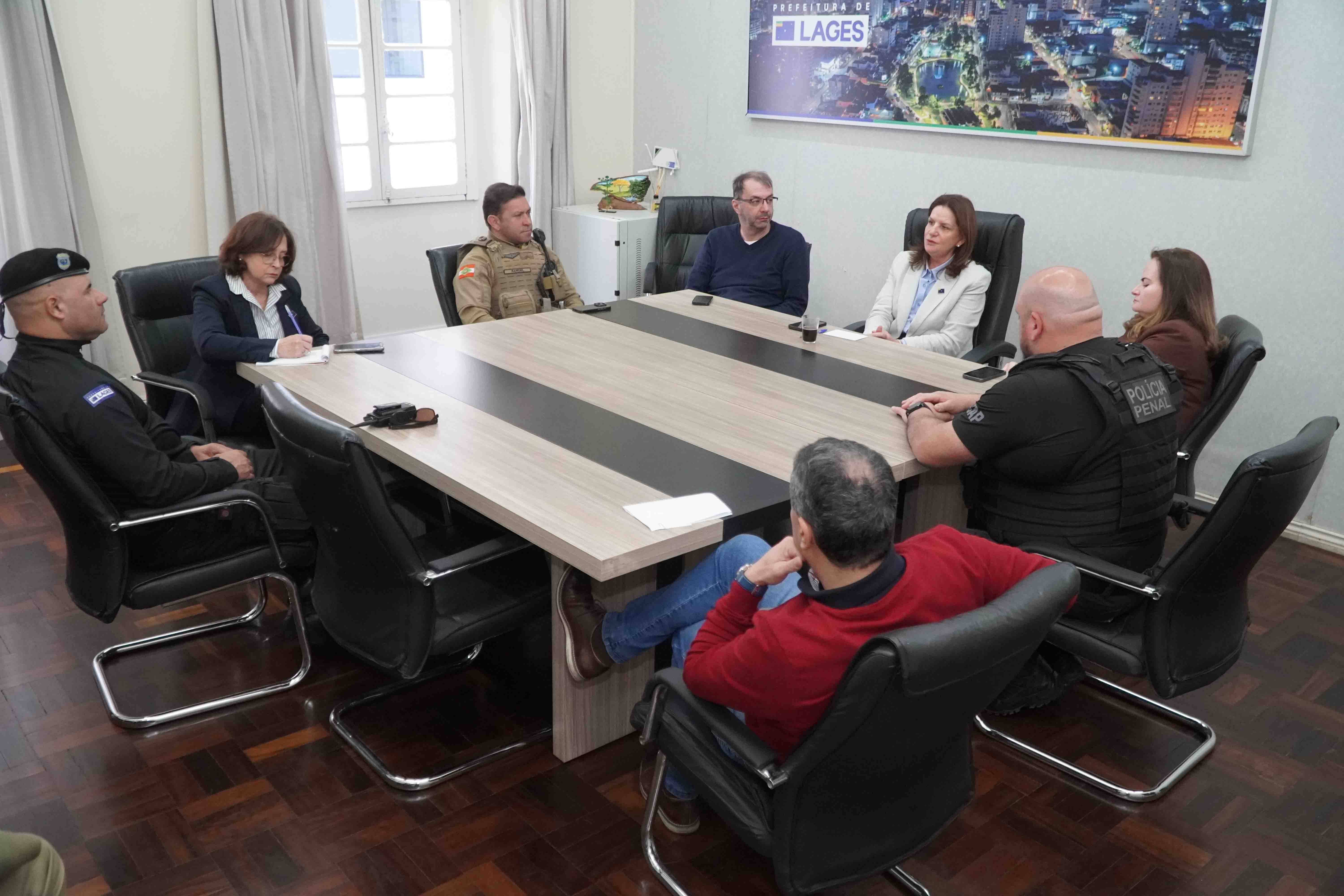 Prefeitura de Lages Prefeitura de Lages e forças de segurança se reúnem para tratar sobre a segurança pública no município 