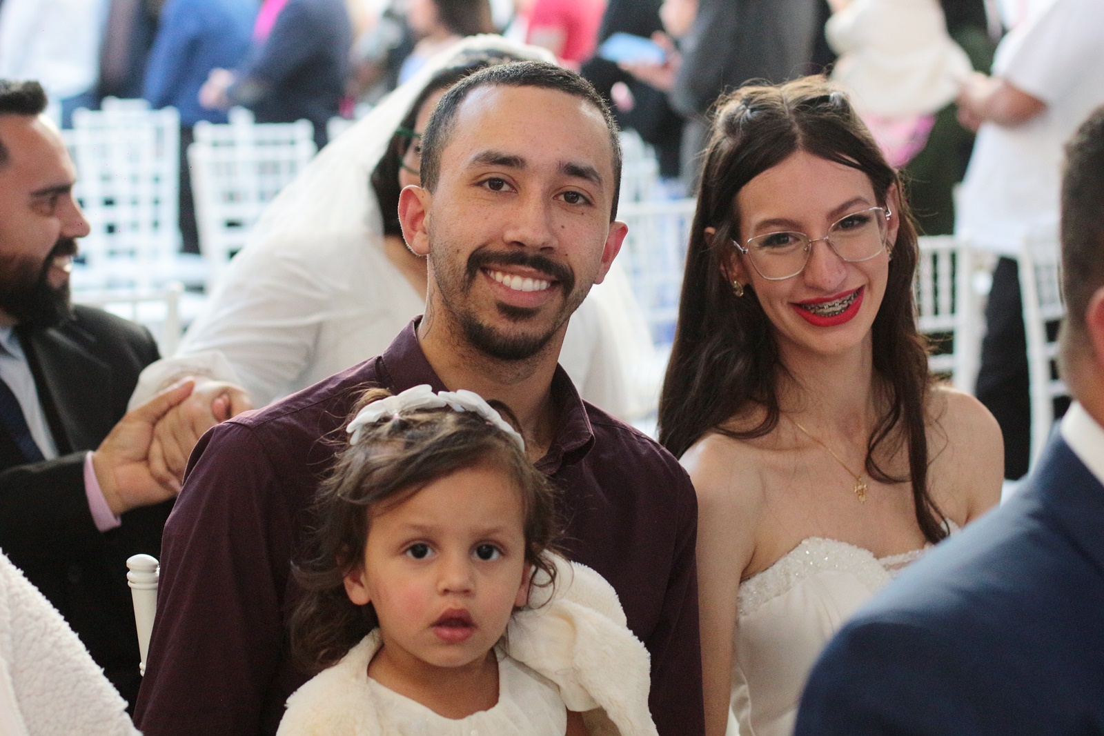 Prefeitura de Lages “Você aceita casar comigo? É claro que eu aceito.” Casais deslumbrantes dizem “sim” e oficializam união como manda o figurino em um dia de princesa em seu conto de fadas 