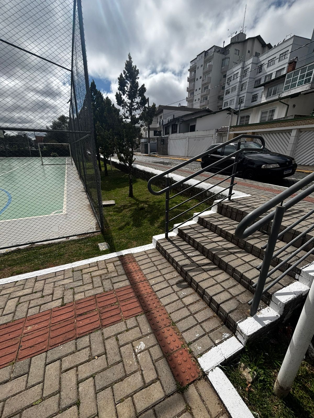 Prefeitura de Lages Parque Jonas Ramos revitalizado: manutenção garante mais segurança e lazer à comunidade