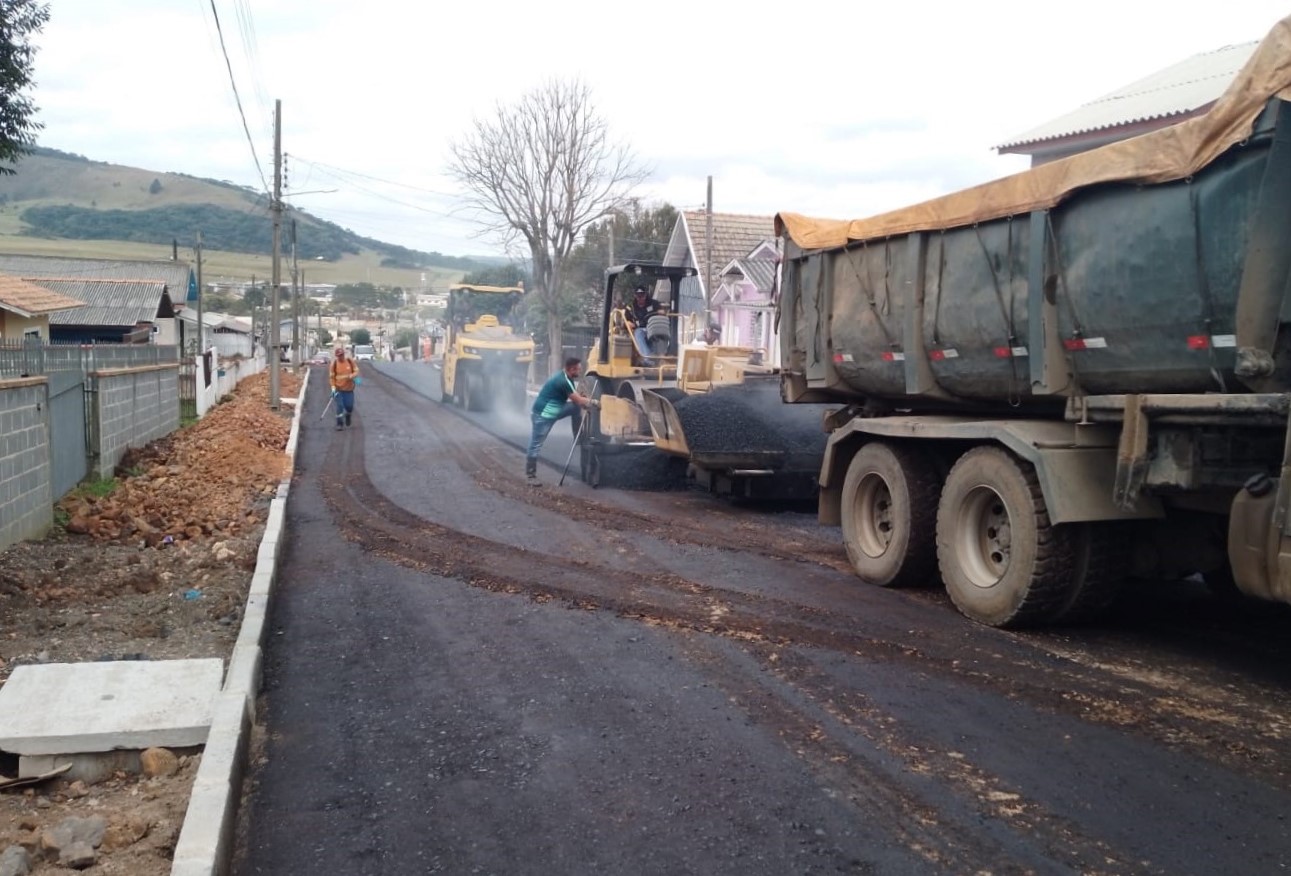 Prefeitura de Lages Com mais três pavimentações em fase final, total já chega a 51 obras regularizadas este ano