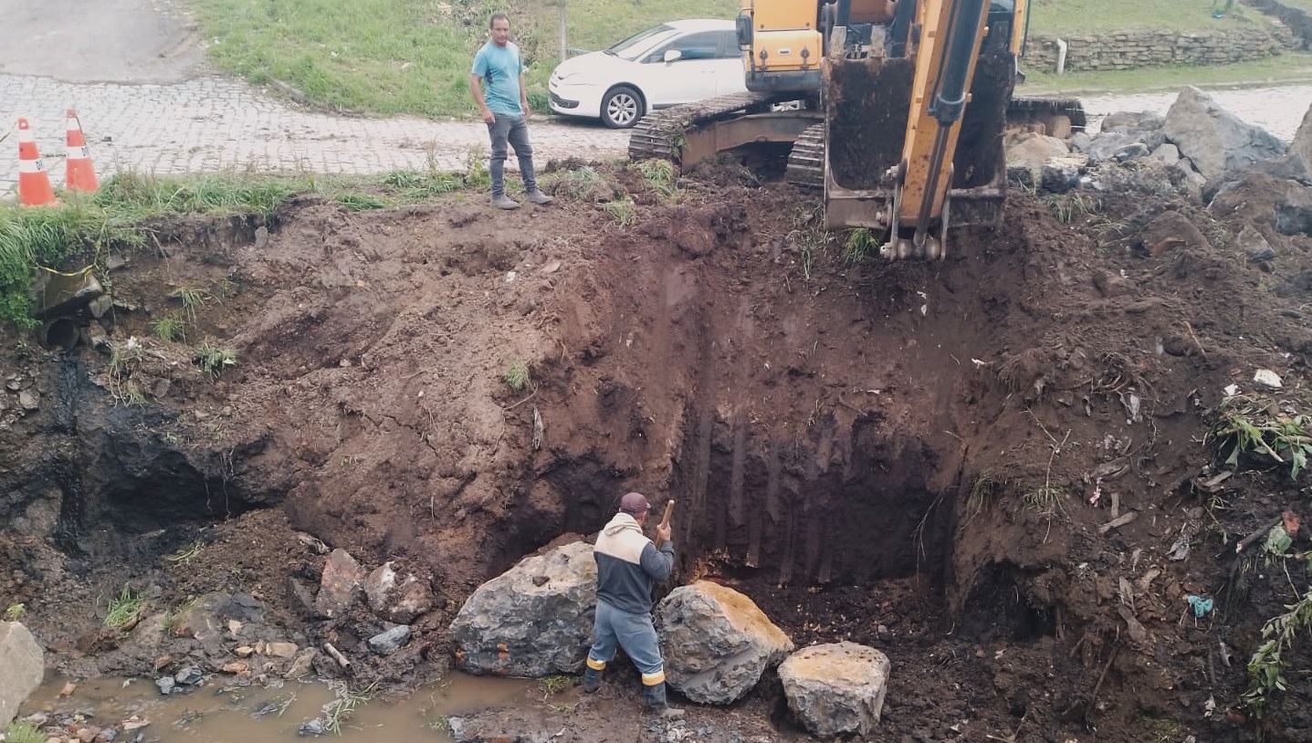 Prefeitura de Lages Santa Helena recebe contenção de encostas e extensão em rede de drenagem
