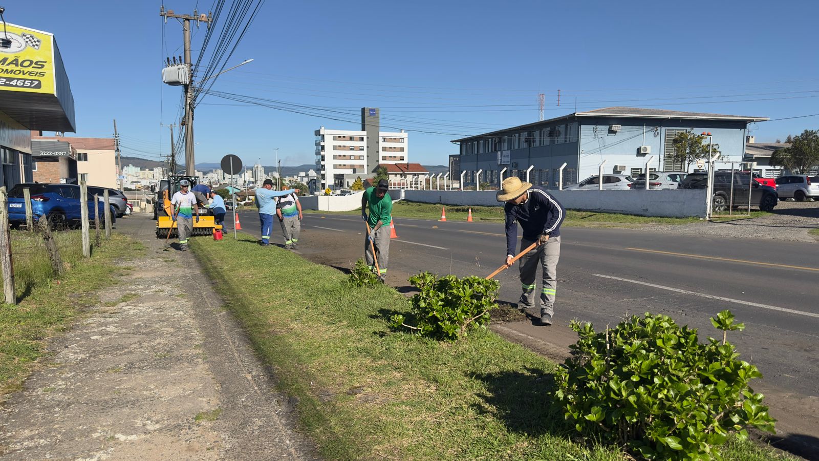 Prefeitura de Lages Serviços Públicos inicia semana com frente de trabalho na avenida Papa João XXIII