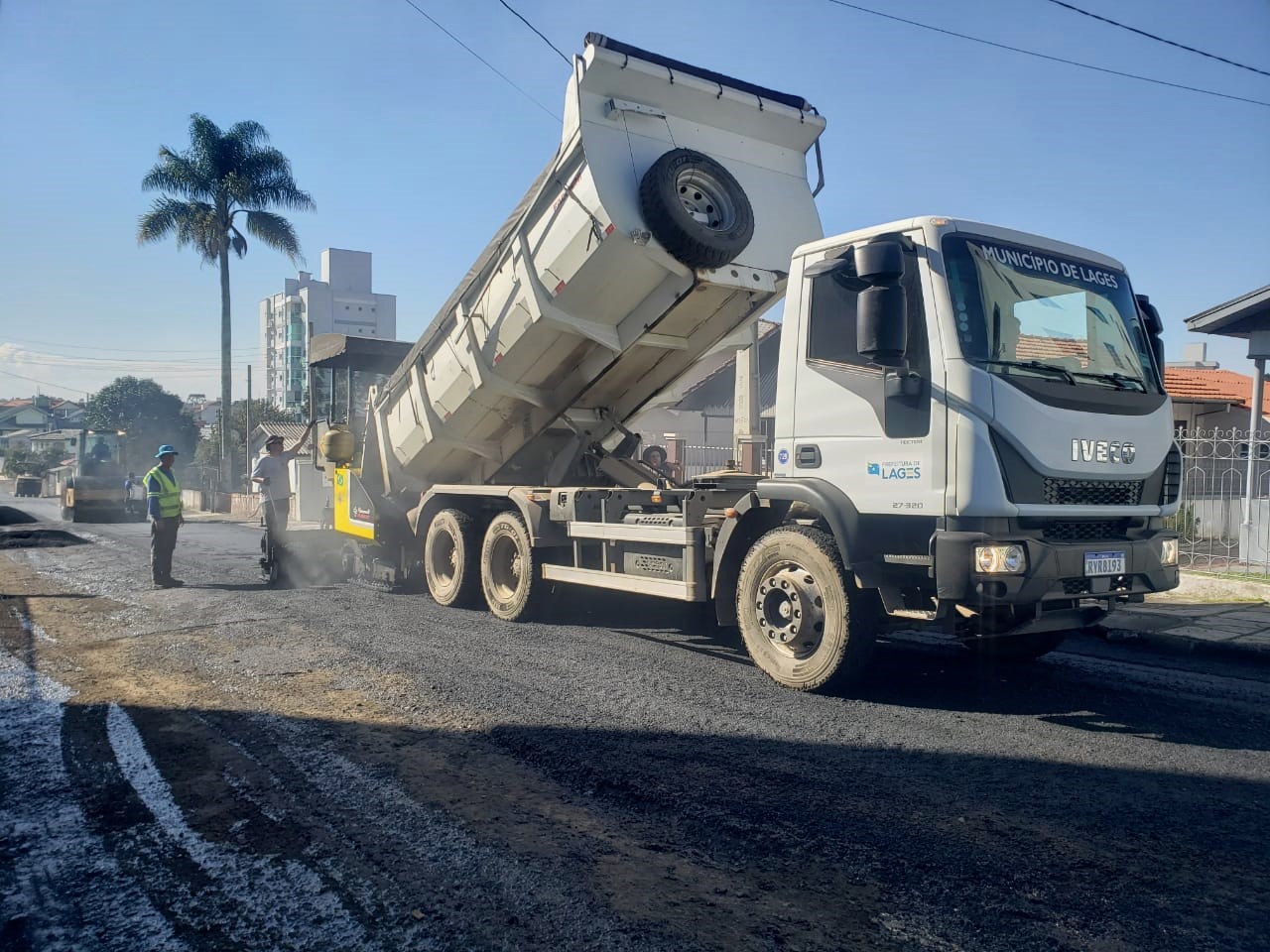 Prefeitura de Lages Mais de 15 mil toneladas de massa asfáltica impulsionam infraestrutura em Lages
