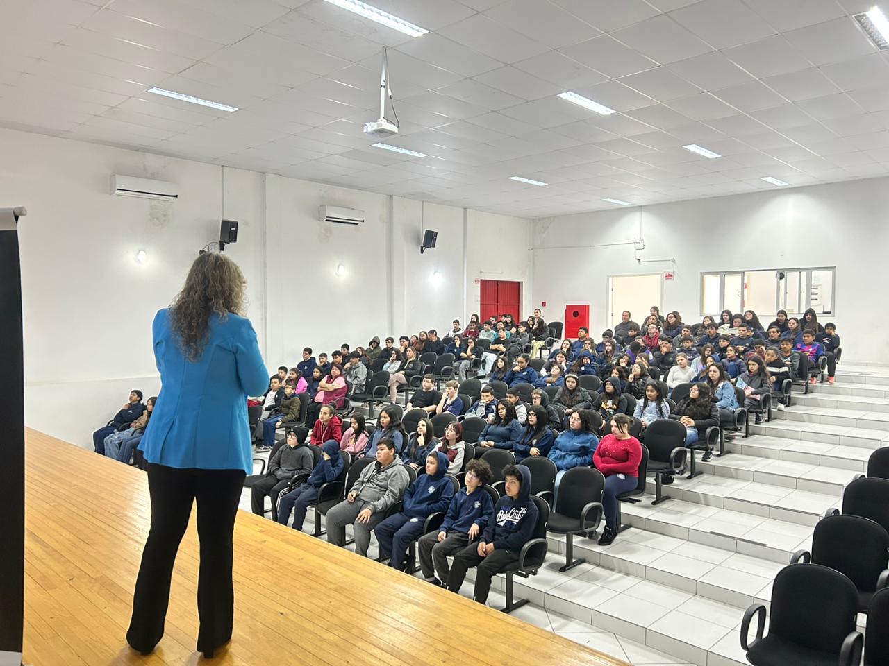 Prefeitura de Lages Segunda edição do projeto “Maria da Penha vai à Escola” acontece na escola estadual Godolfin Nunes de Souza