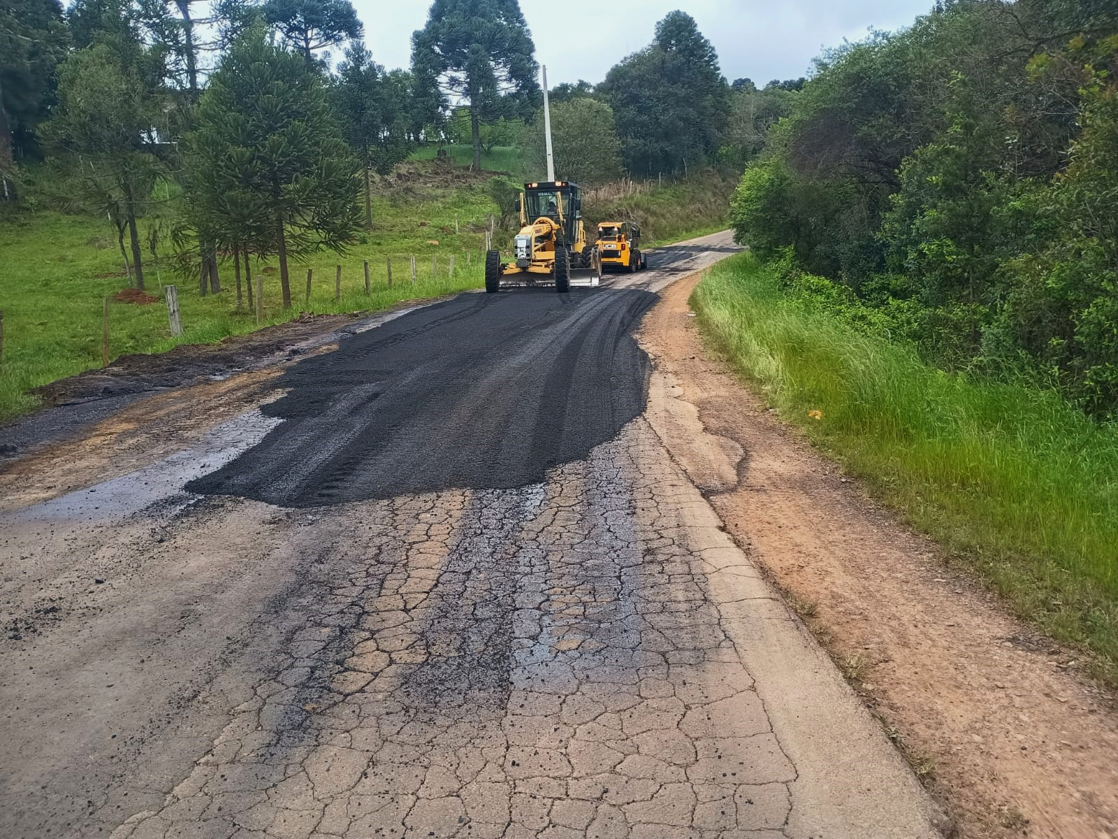Prefeitura de Lages Segunda rodada: Prefeitura executa melhorias novamente no acesso ao Salto Caveiras