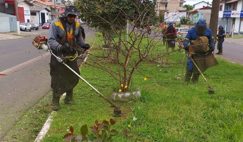 Prefeitura de Lages Secretaria de Serviços Públicos executa ação especial de limpeza nas praças de Lages
